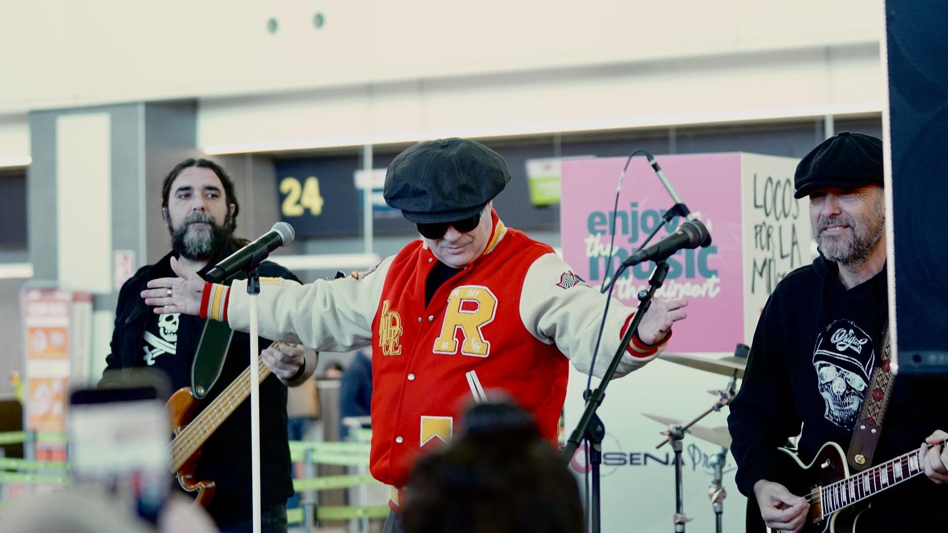 Presentación oficial del festival "Locos por la música" con la actuación de Seguridad Social Presentación oficial del festival "Locos por la música" con la actuación de Seguridad Social