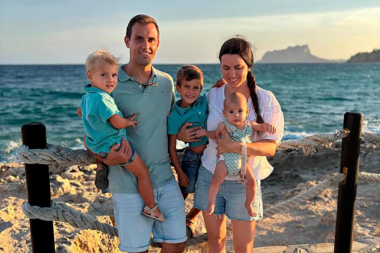 Pablo Álvarez, és pare de tres fills. Va agafar el permís de lactància i en els tres casos gaudisć de la baixa completa per a cuidar dels seus fills, la seua esposa siguió treballant después del seu permís.