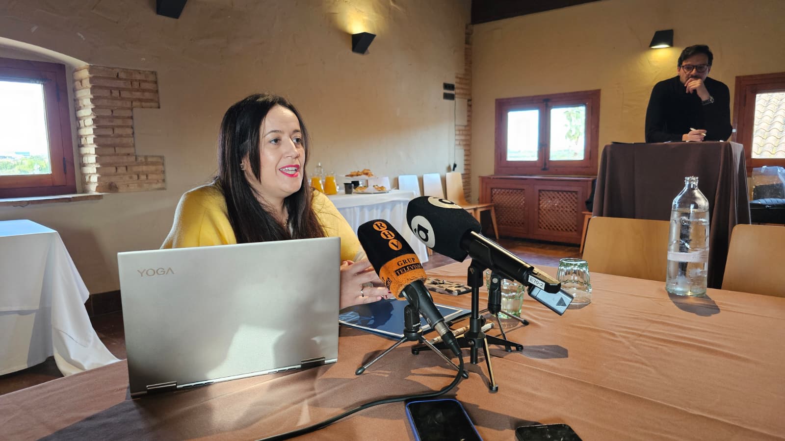 Lorena Silvent en roda de premsa. Lorena Silvent en roda de premsa.