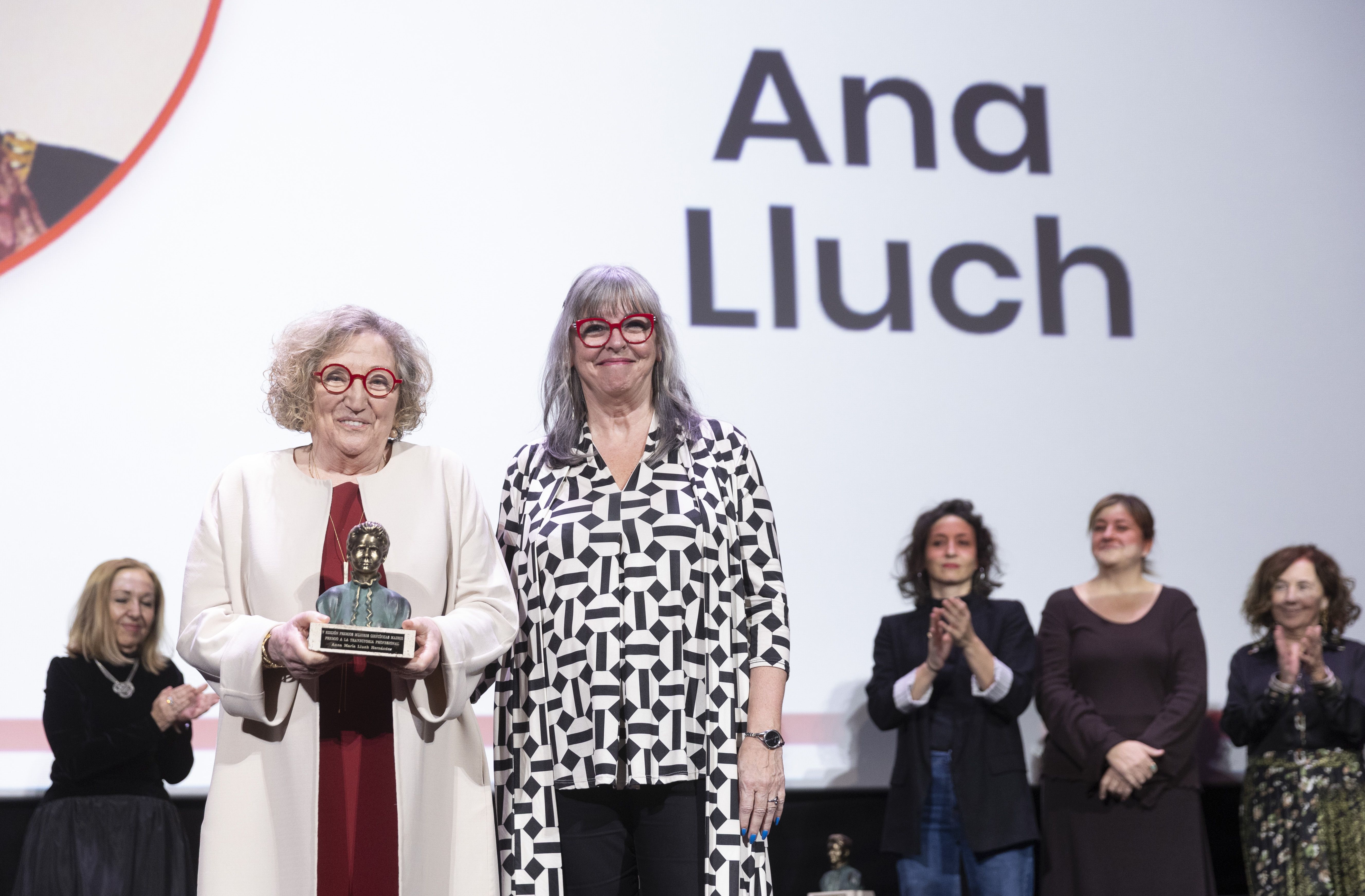 La oncóloga Ana Lluch tras recibir el Premio Muy Interesante a Mujeres Científicas en el Muy Science Fest Madrid 2025