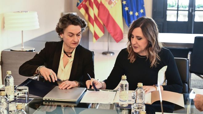 Reunió entre la presidenta de l'APV, Mar Chao, i l'alcaldessa de Valéncia, María José Catalá Reunió entre la presidenta de l'APV, Mar Chao, i l'alcaldessa de Valéncia, María José Catalá