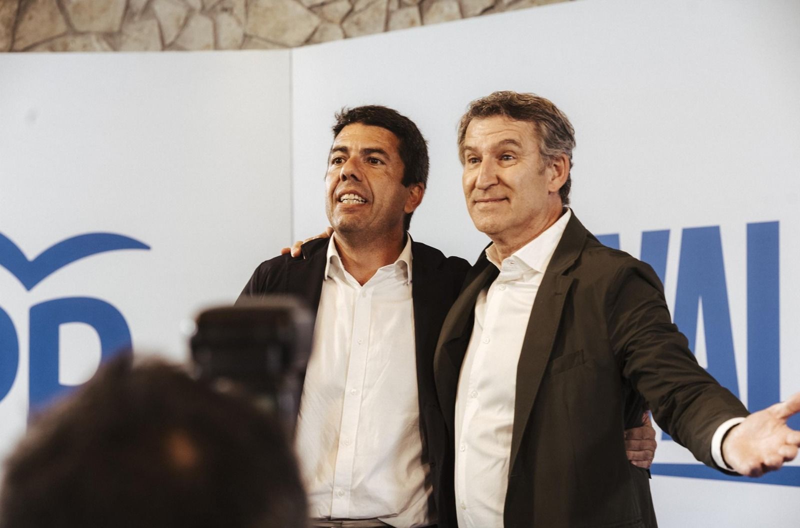 Mazón i Feijóo en un acte amb la militància del PP a Alacant