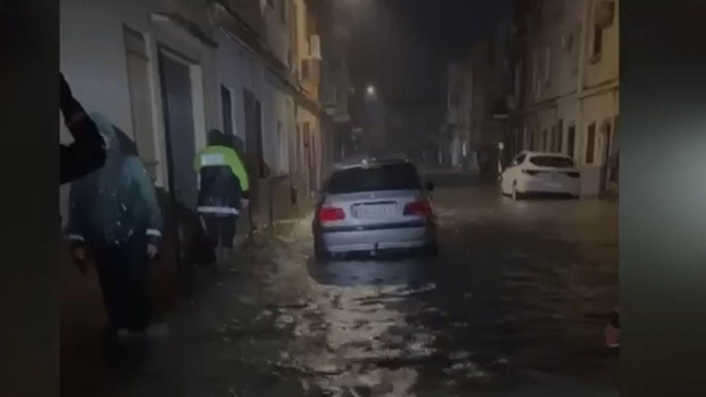Imatge d'un carrer del municipi de la Pobla Llarga negat per les pluges