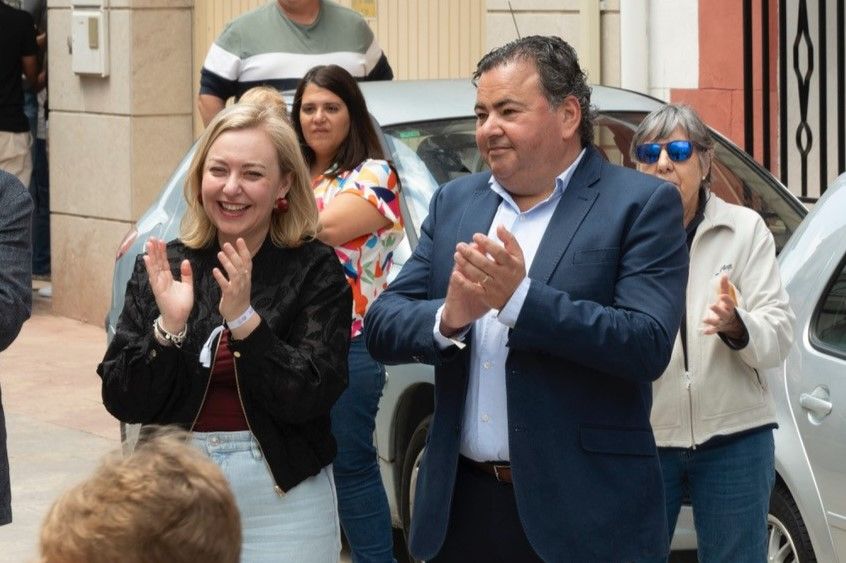 La presidenta de la Diputació, Natàlia Enguix, i l'alcalde de El Palomar, Jordi Vila