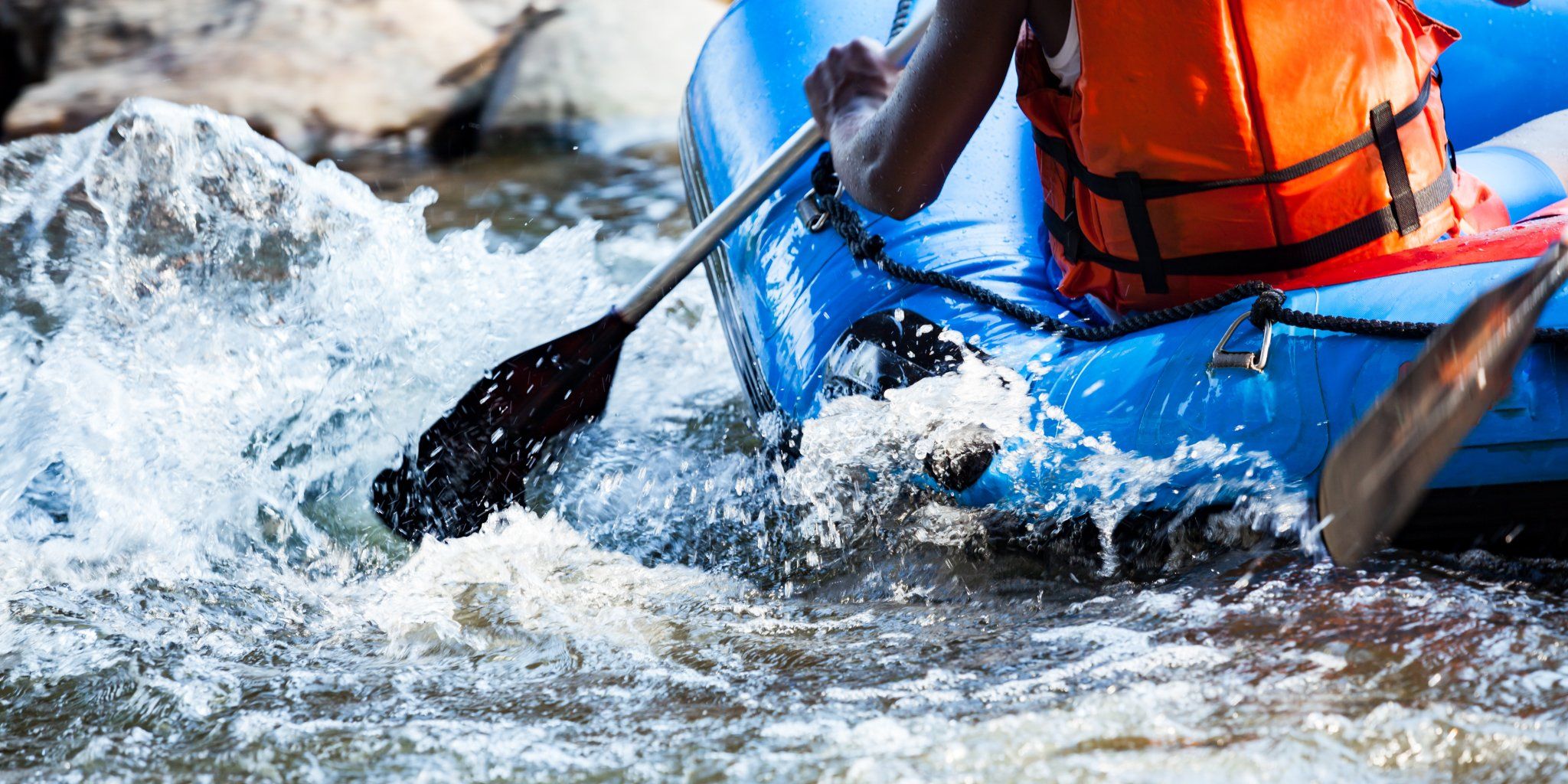 Esport de canoa en riu