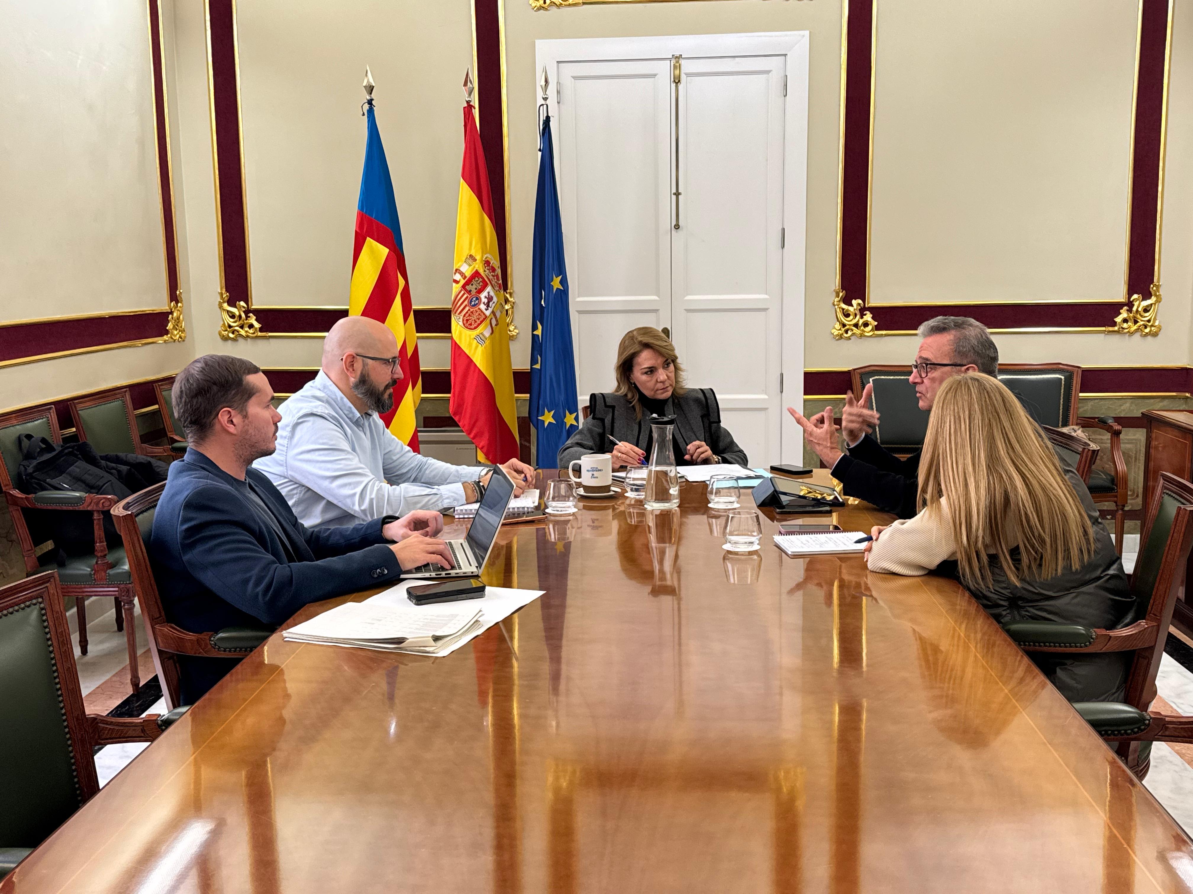 Susana Camarero en una reunió amb Antonio Galvañ