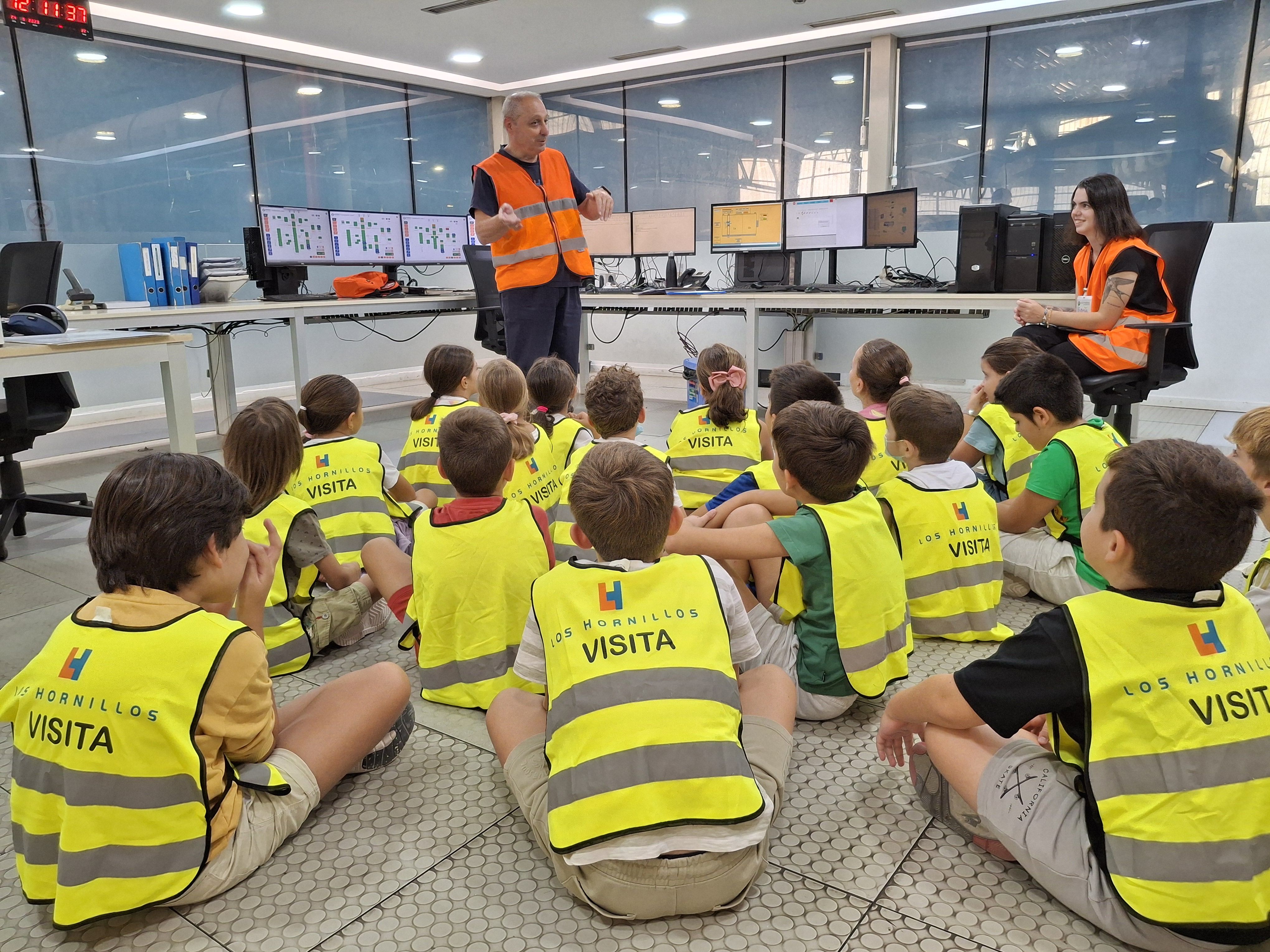 Visita de l'Emtre a una escola. Visita de l'Emtre a una escola.
