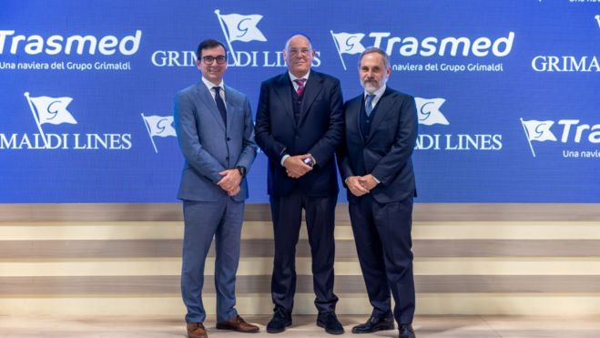 De esquerra a dreta, el director de Relacions Institucionals del Grup Grimaldi a Espanya, Miguel Pardo; el CEO de Trasmed, Ettore Morace; i el conseller delegat de Grimaldi Logística Espanya, en el stand del Grup Grimaldi en FITUR. De esquerra a dreta, el director de Relacions Institucionals del Grup Grimaldi a Espanya, Miguel Pardo; el CEO de Trasmed, Ettore Morace; i el conseller delegat de Grimaldi Logística Espanya, en el stand del Grup Grimaldi en FITUR.