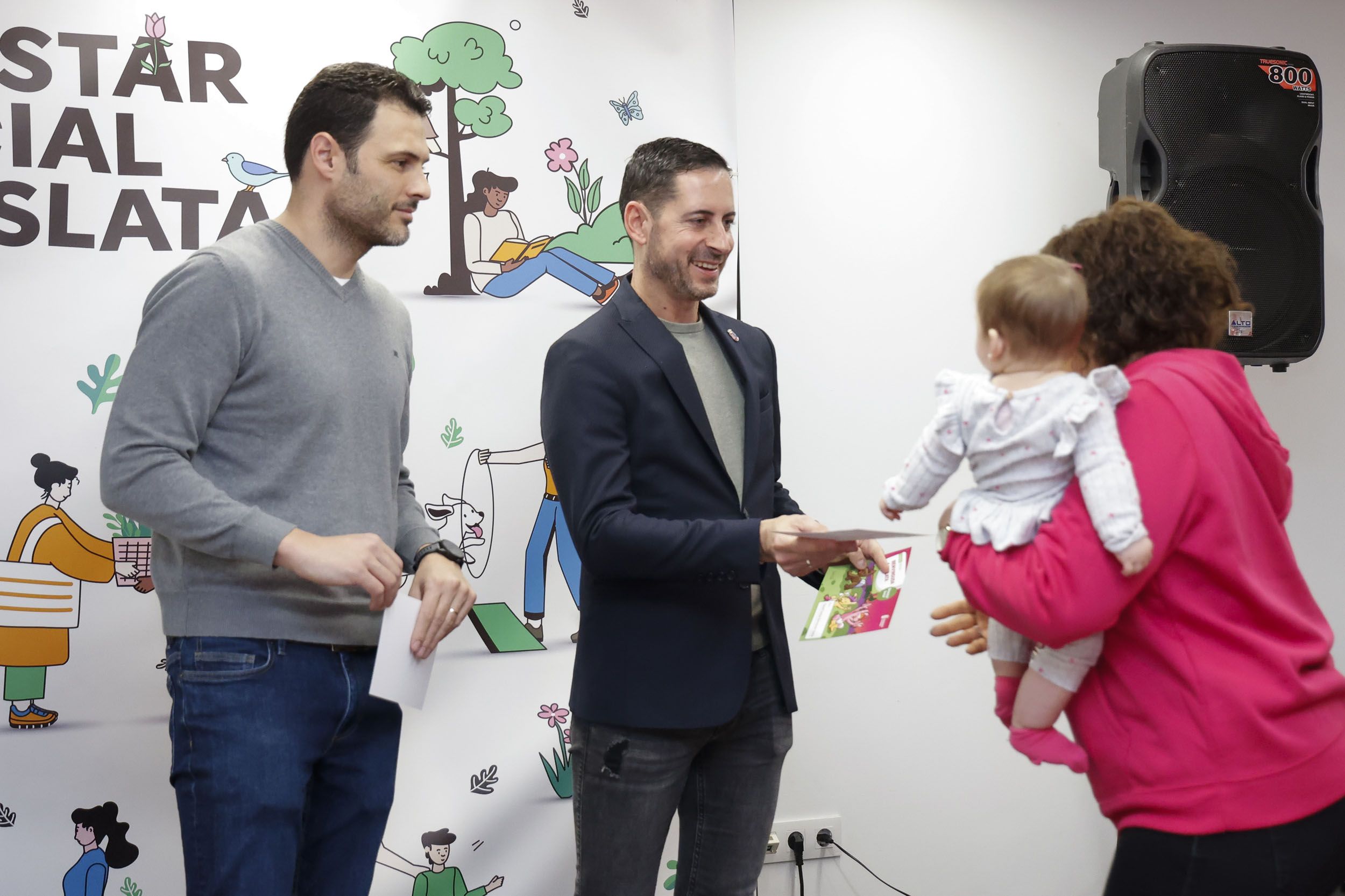 Mislata entrega les ‘Targetes de Bienvenida’ a les noves famílies de la ciutat