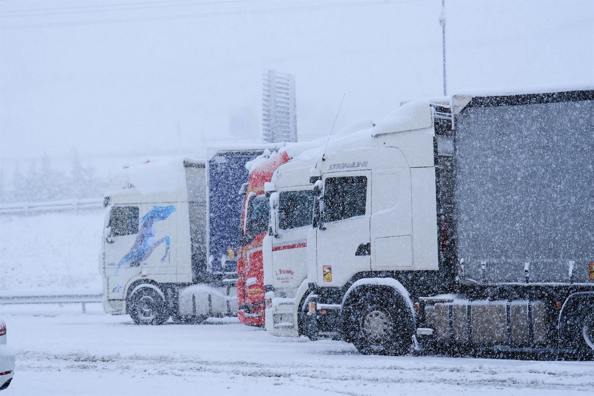 Camions durant un temporal de neu - Foto: Europa Press