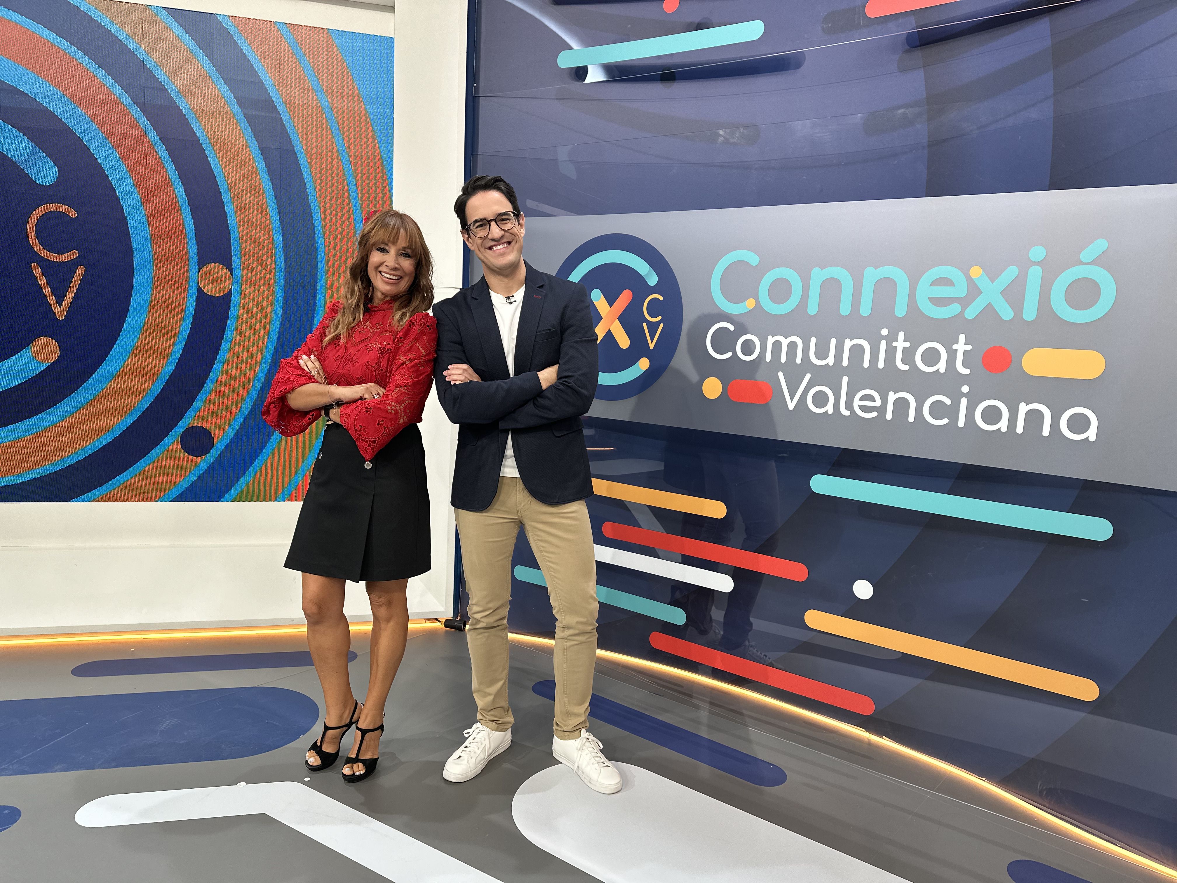 Clara Castelló i Juanma Melero al plató de Connexió CV 