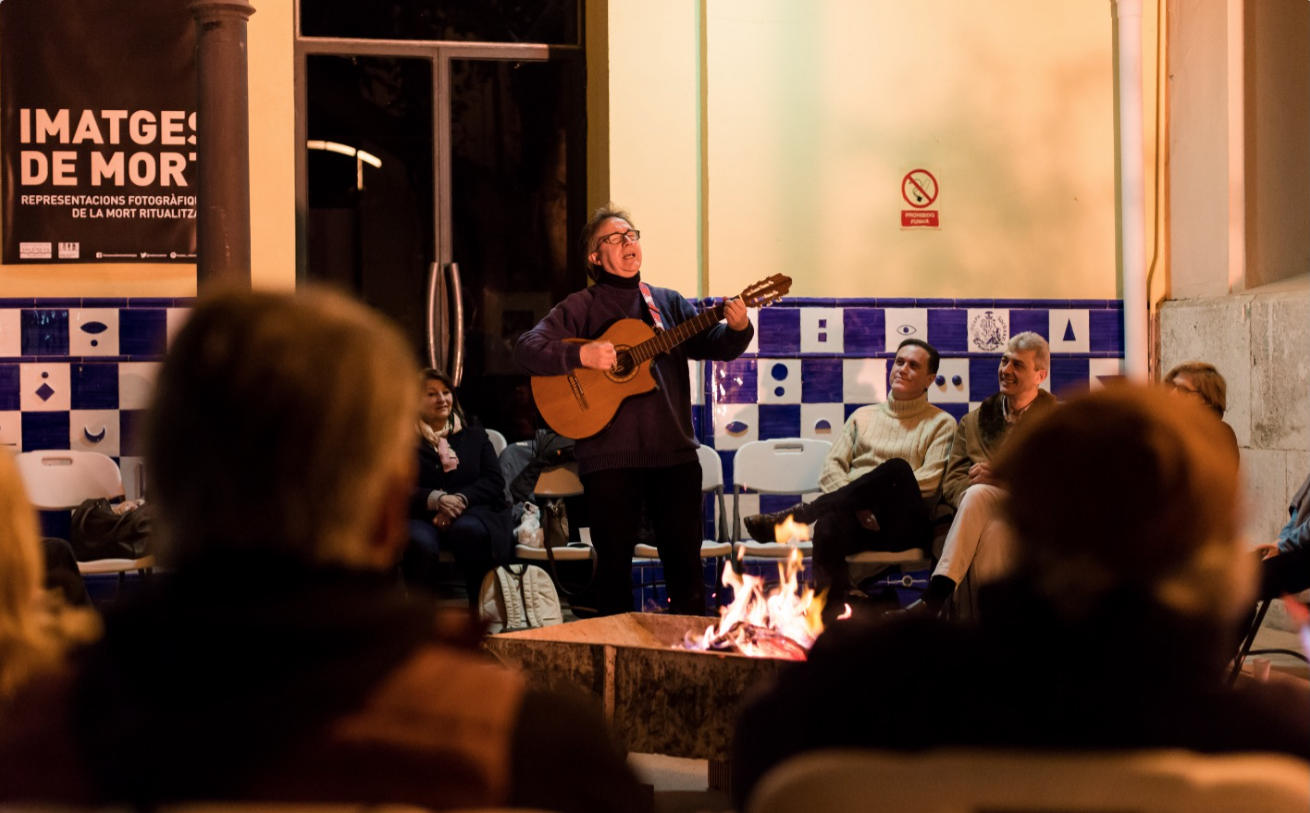 'Al caliu de les paraules'