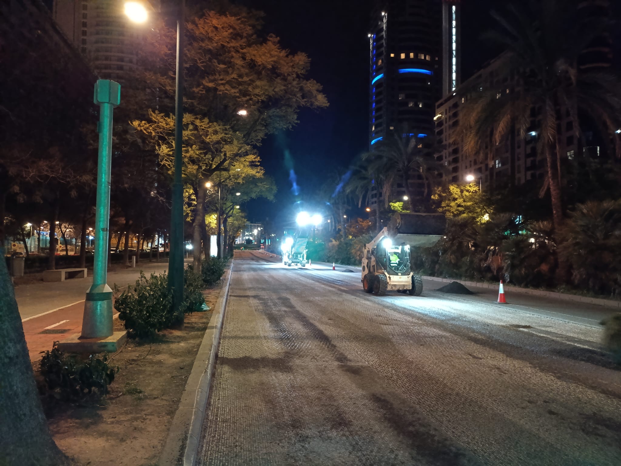 Asfaltat nocturn Corts Valencianes Asfaltat nocturn Corts Valencianes