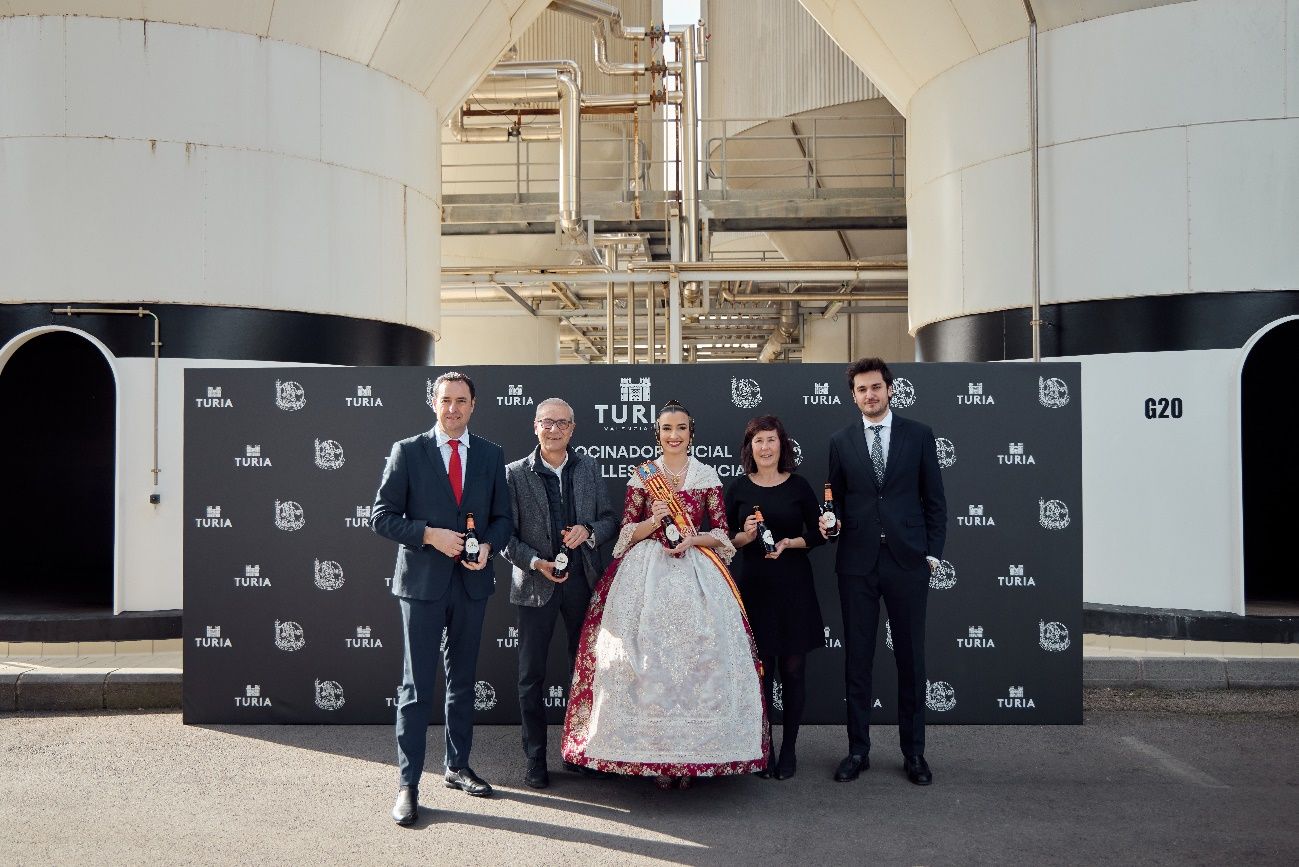 Visita de Carmen Prades (Fallera Major de València 2026) a la fàbrica de cervesa Túria