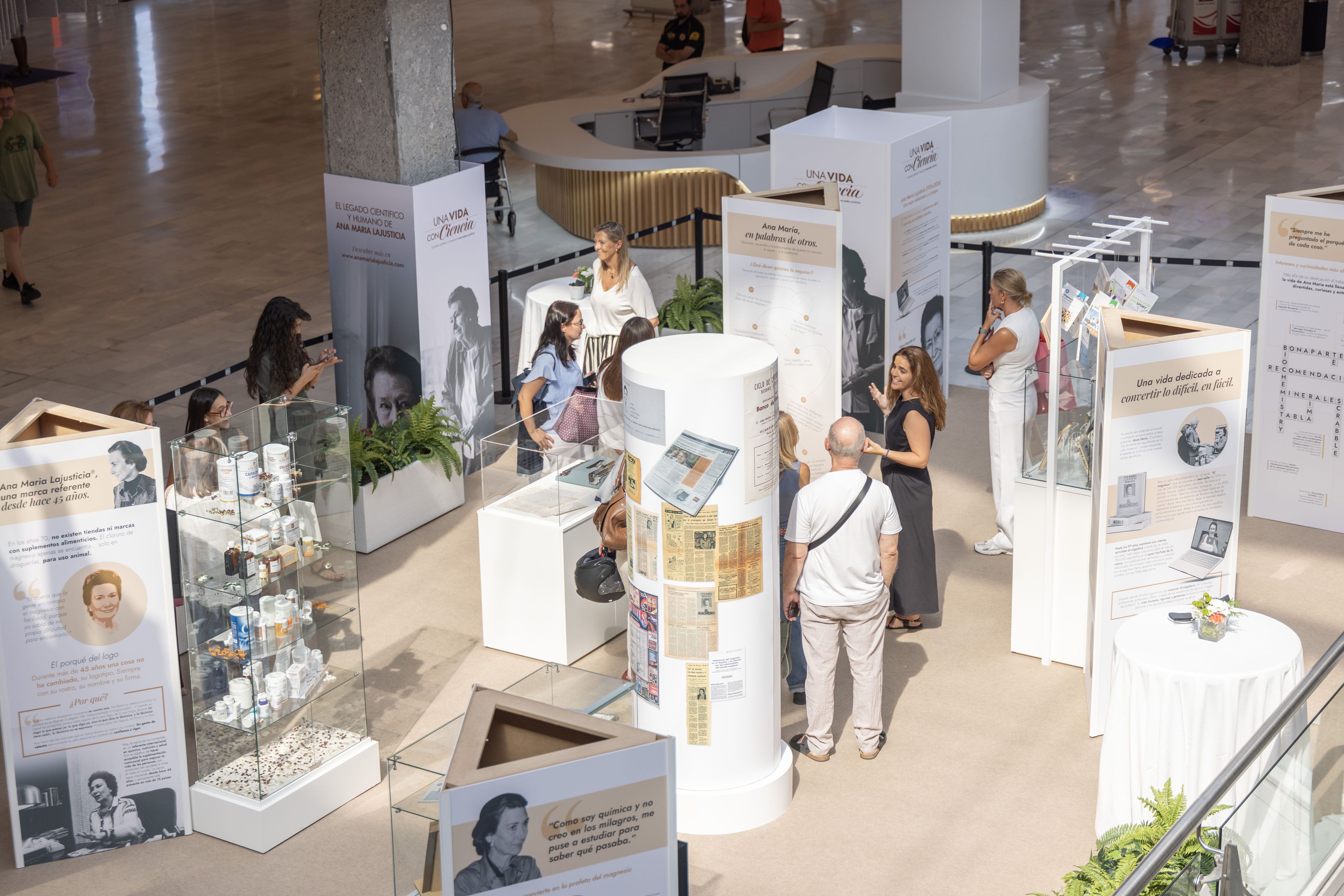 Exposició "Una vida conCiencia" - Centr Comercial Arena de València Exposició "Una vida conCiencia" - Centr Comercial Arena de València