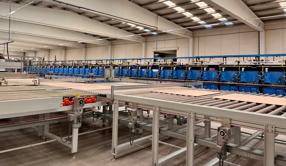 Interior d'una planta industrial Interior d'una planta industrial