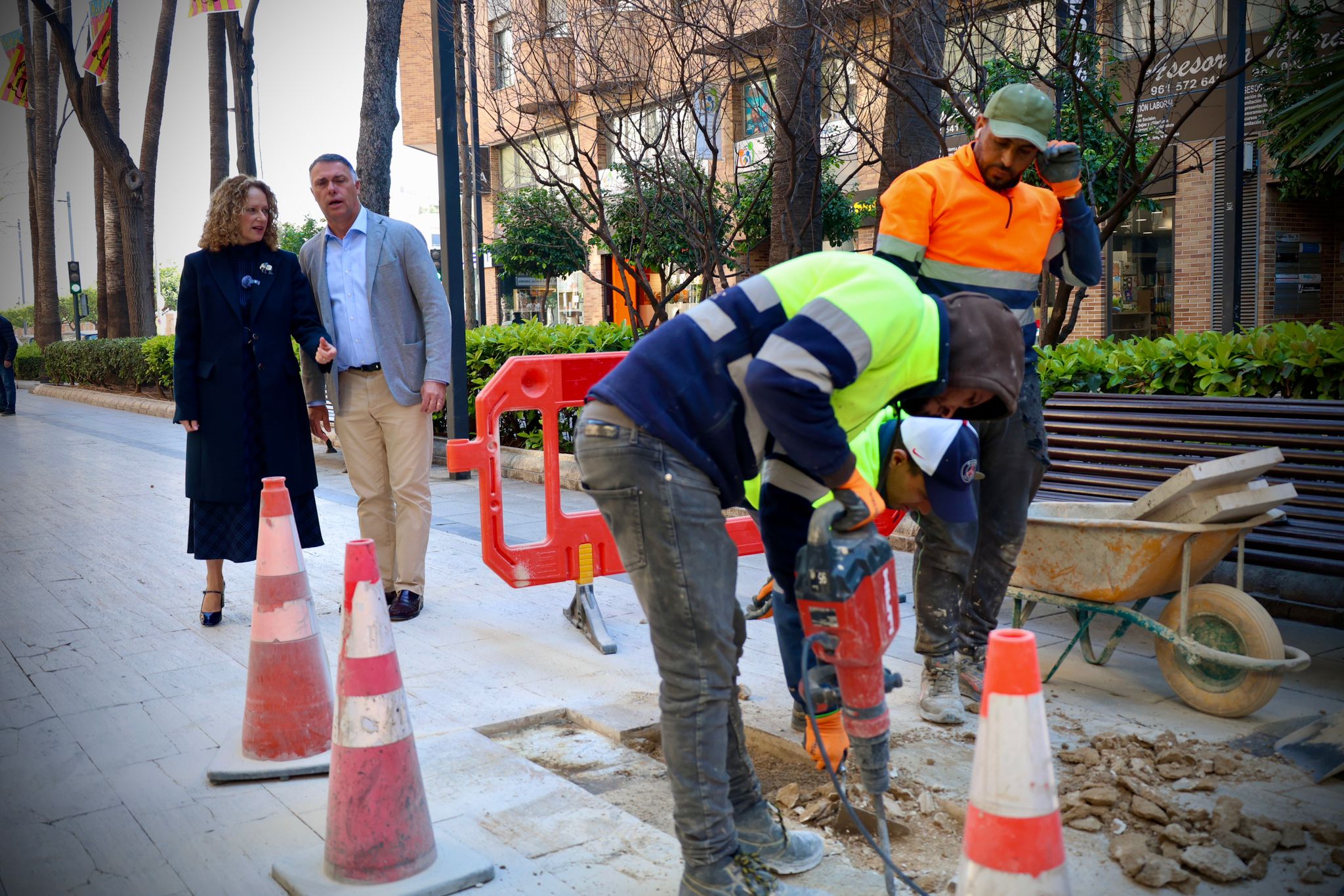 Obres en el passeig central de l'Avinguda al Vedat Obres en el passeig central de l'Avinguda al Vedat