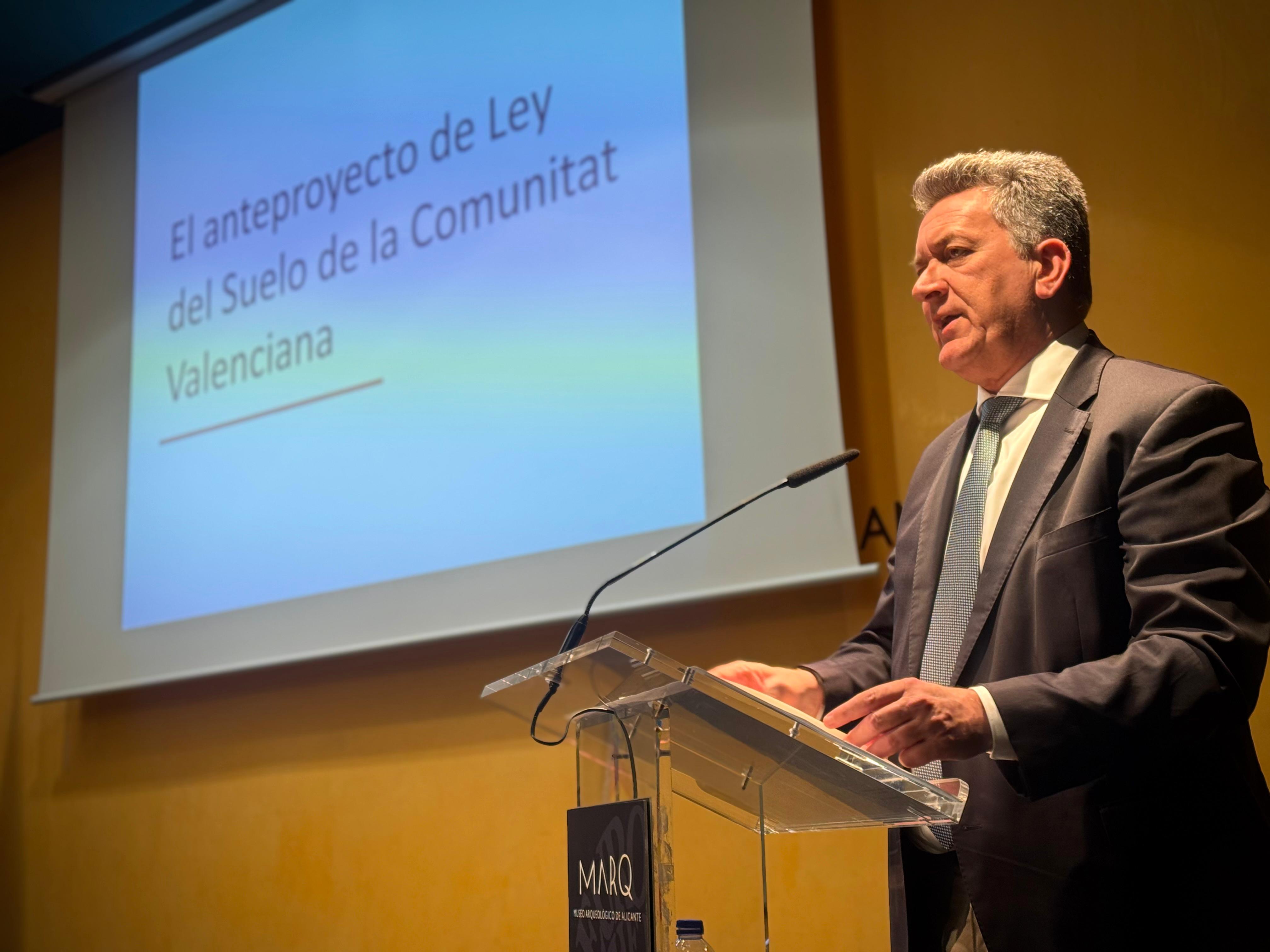 El vicepresidente tercero y conseller de Medio Ambiente, Infraestructuras y Territorio y de la Recuperación, Vicente Martínez Mus