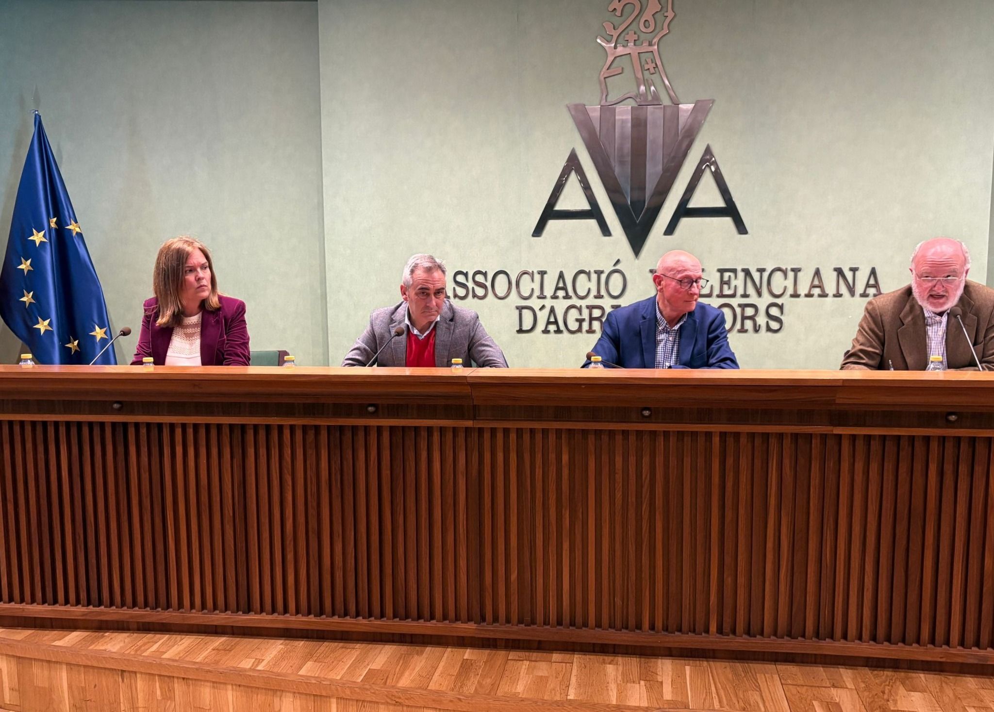 El conseller de Agricultura, Agua, Ganadería y Pesca, Miguel Barrachina, en una conferencia de AVA-ASAJA