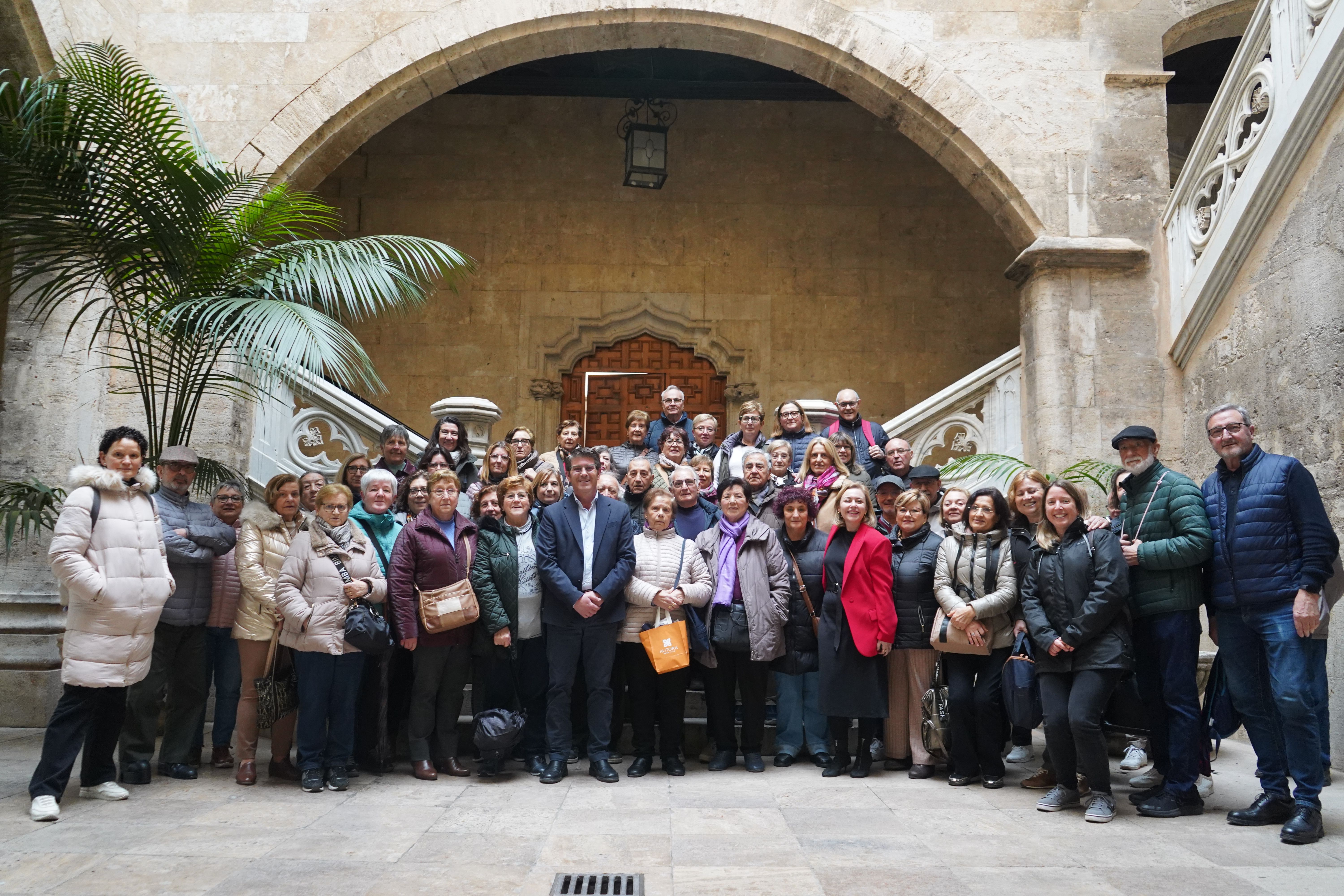 Visita de vecinos de Ontinyent a la Diputación