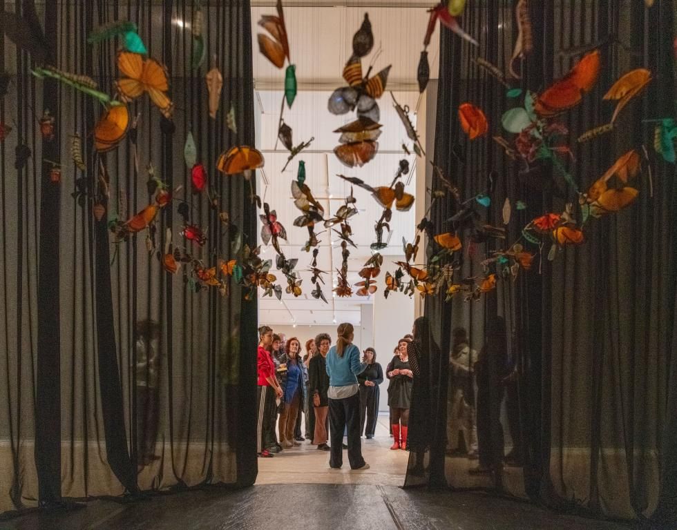 260306 EDUC Foto01 IVAM Visita+exposici%C3%B3n+%27A+media+lumbre%27+foto+Juan+Garc%C3%ADa IVAM