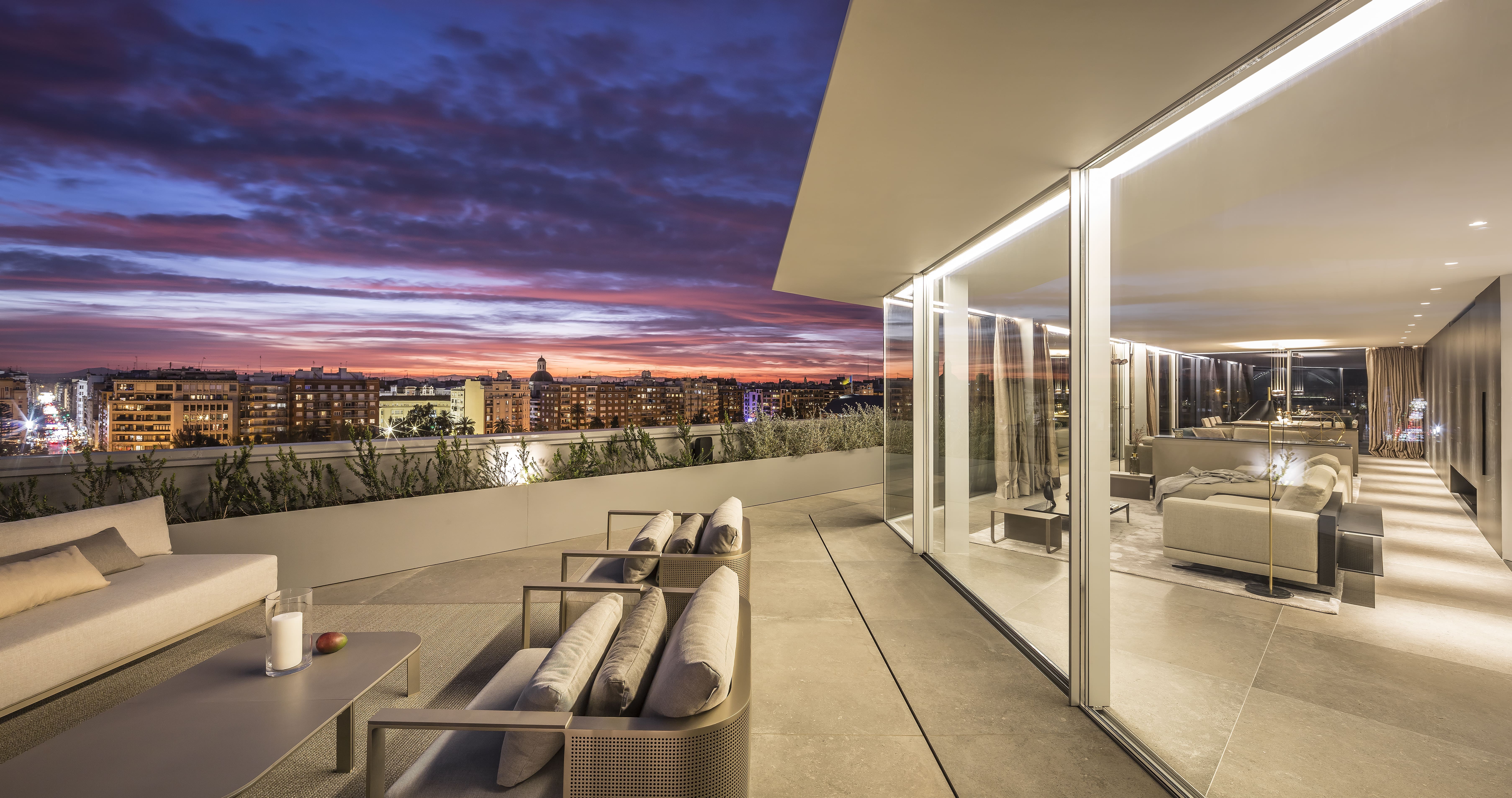 Ático Valencia noche. Engel & Völkers. Germán Cabo