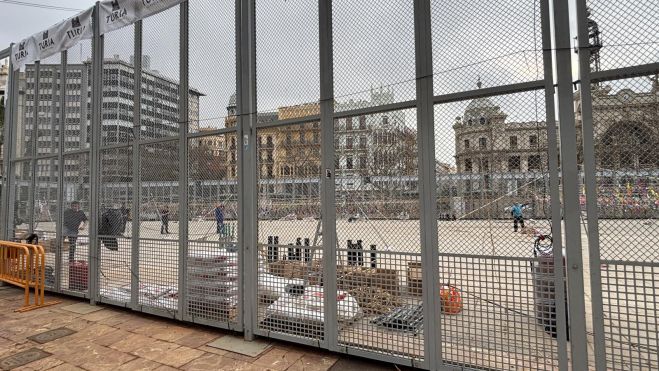 Montaje de la mascletà en Valencia