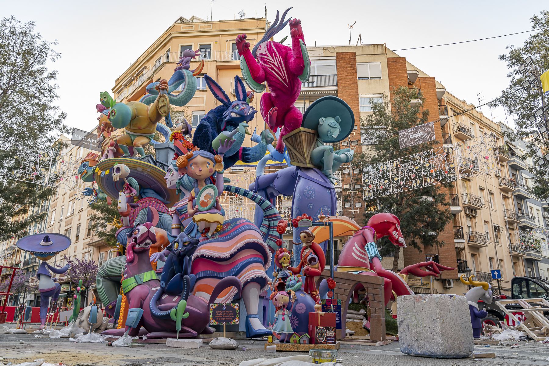 Falla Cuba - Literato Azorín 2026 / Foto: Xisco Navarro Falla Cuba - Literato Azorín 2026 / Foto: Xisco Navarro