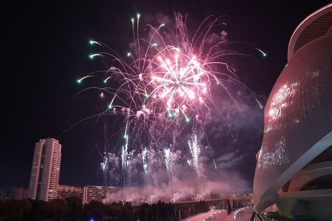 Un castillo de fuegos artificiales en las Fallas  / Foto: JCF
