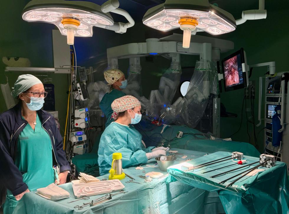 260319+DS+Alicante+Cirug%C3%ADa+Pedi%C3%A1trica+Da+Vinci2