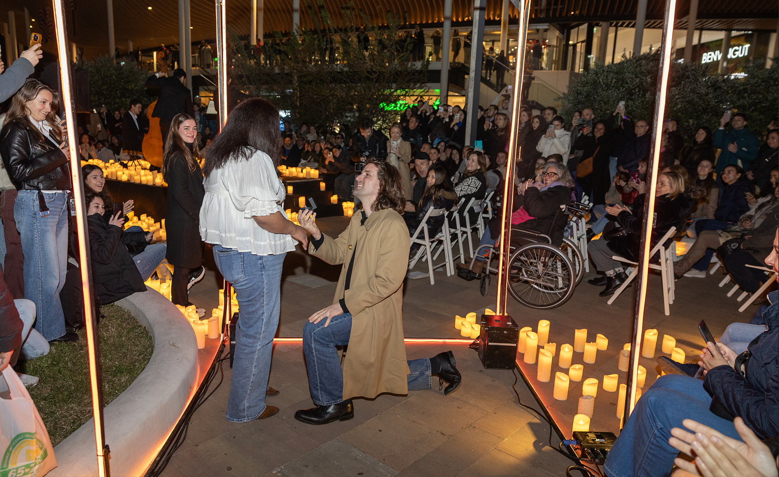 Pedida de matrimonio en directo en Centro Comercial Saler
