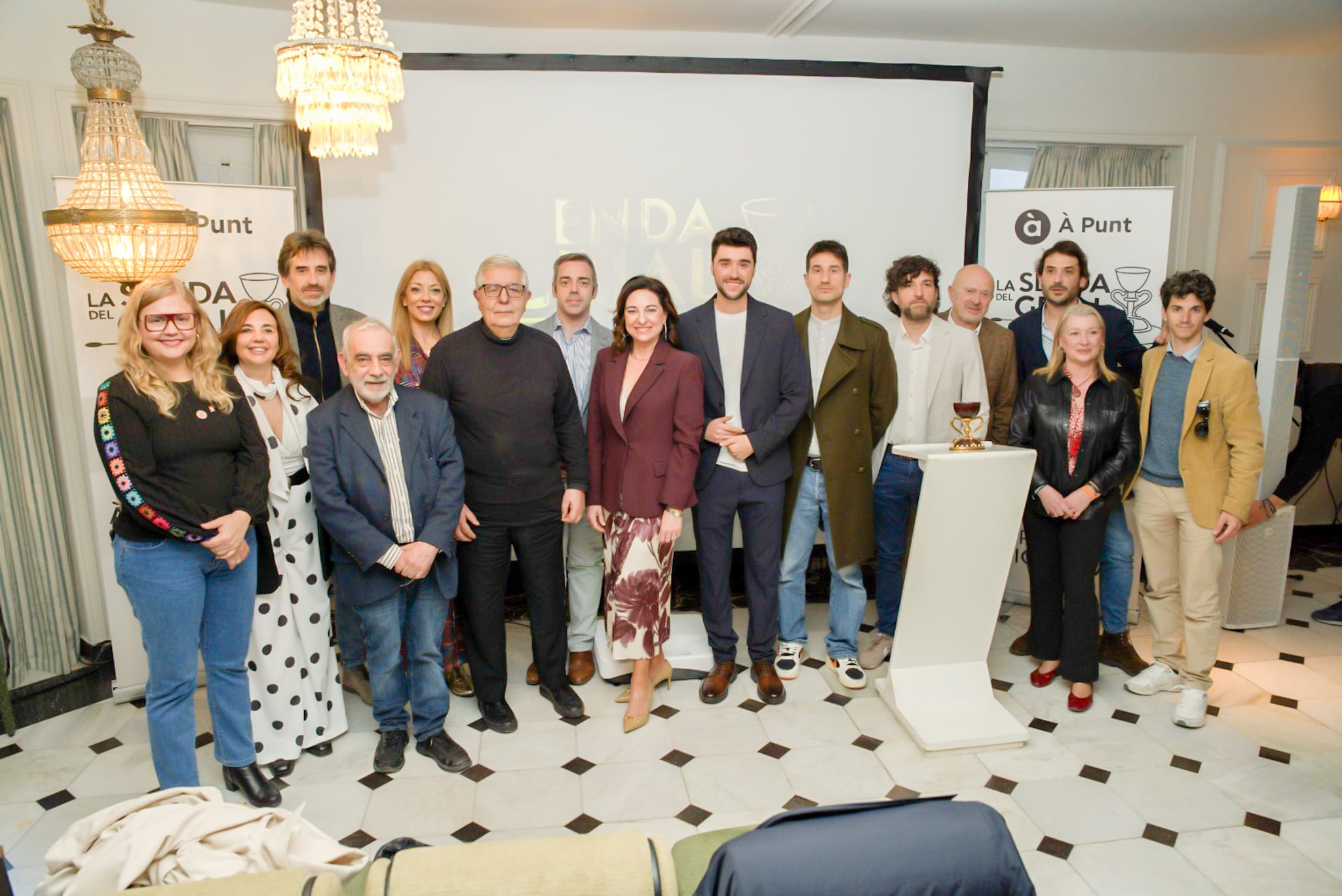  Foto de Família de la preestrena de La senda del Grial