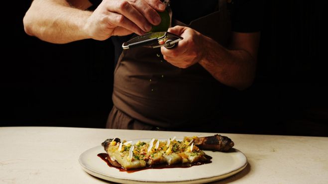 Albergínia a la flama glasejada amb suc de cigrons -Restaurant Forja