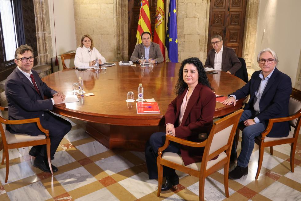 Una reunió de Pérez Llorca amb els sectors econòmics i socials Una reunió de Pérez Llorca amb els sectors econòmics i socials