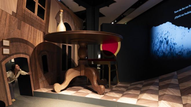 Una de las salas de la muestra «Los mundos de Alicia» en CaixaForum València. © Fundación ”la Caixa”