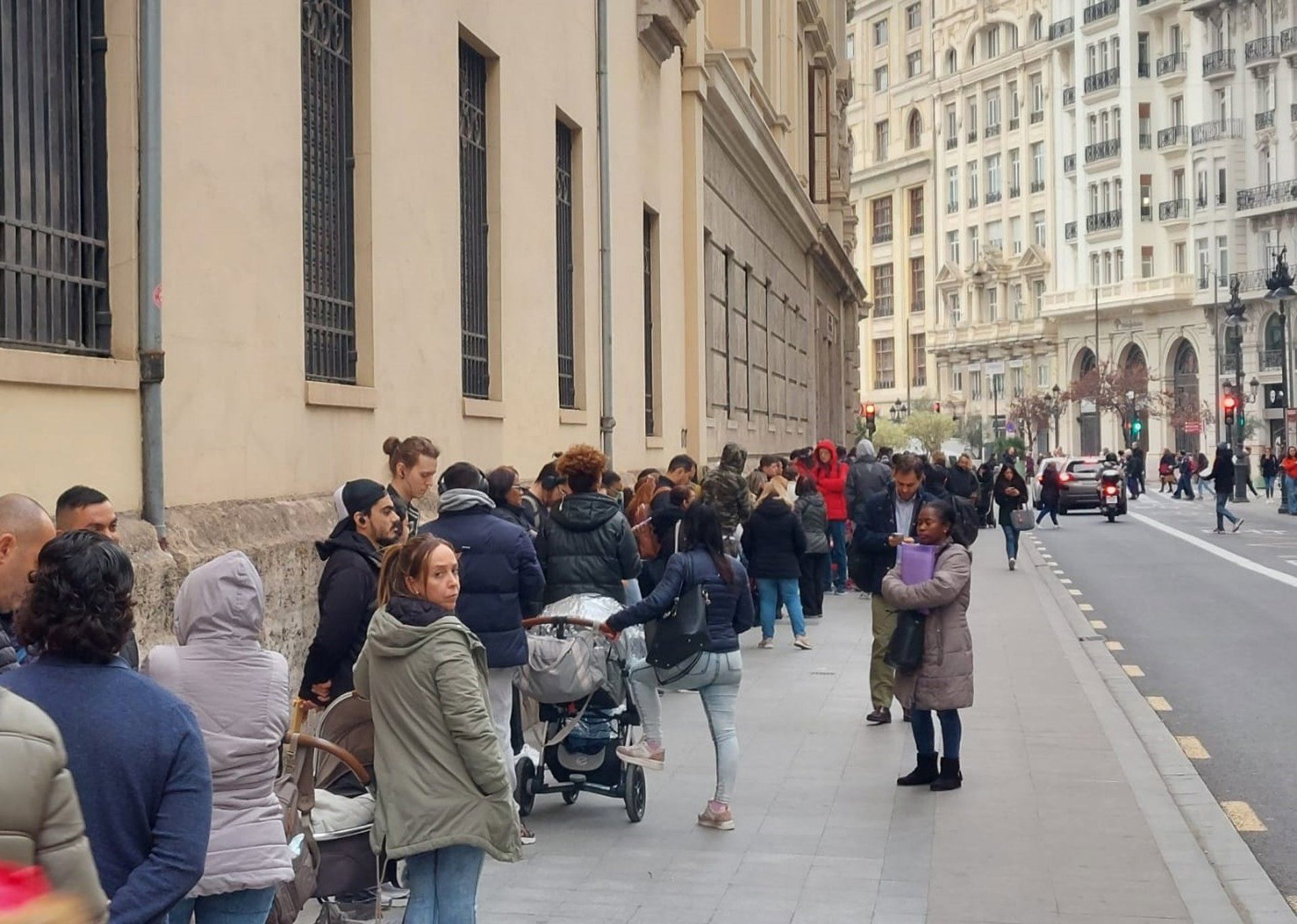 Cola en la oficina del padrón del Ayuntamiento de València - PP AYUNTAMIENTO DE VALÈNCIA