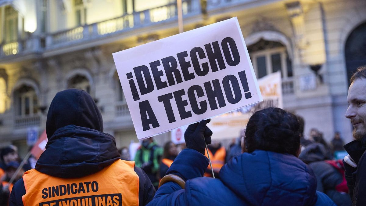 Una pancarta en una manifestación por el alquiler Una pancarta en una manifestación por el alquiler