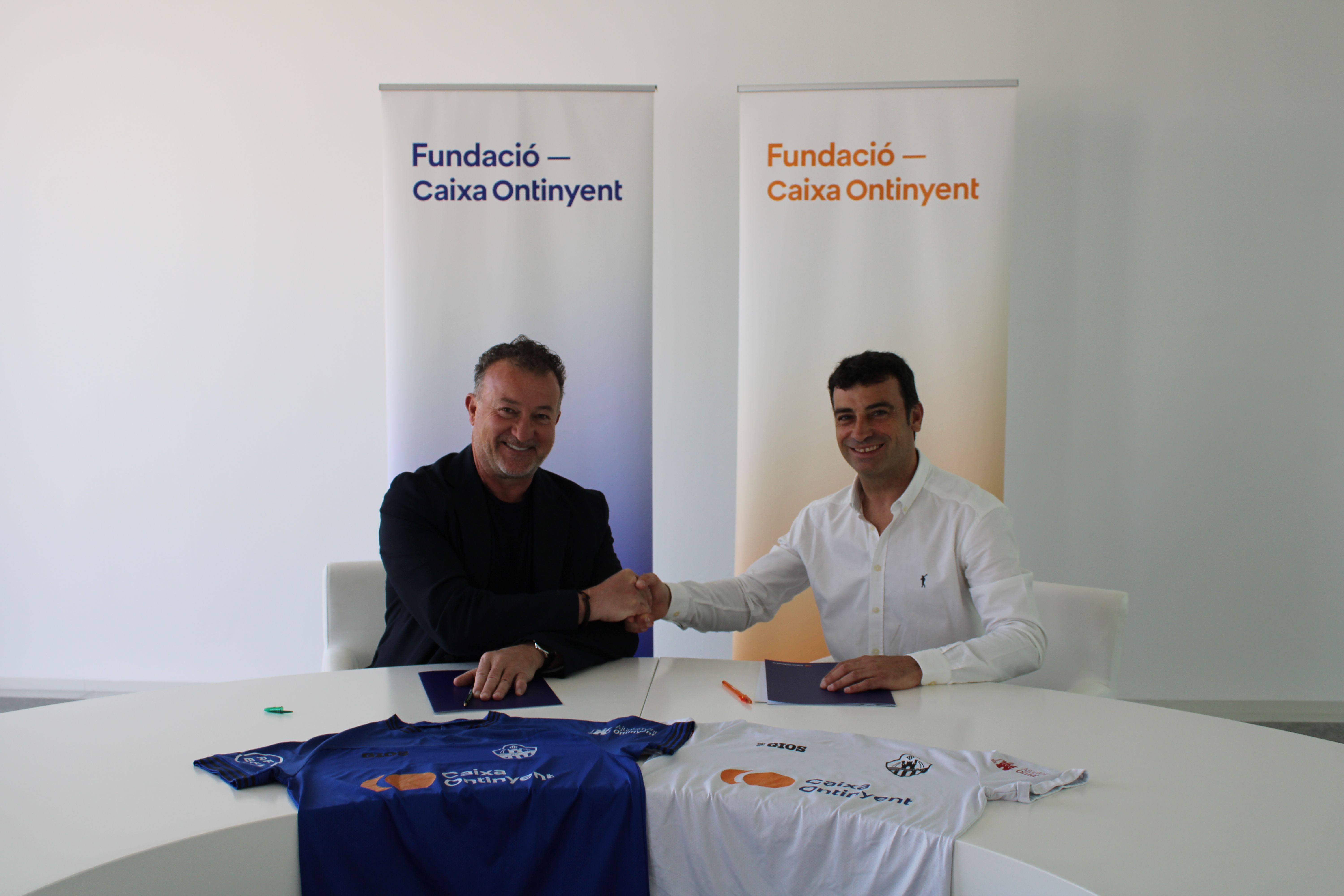 Renovación del convenio entre Fundació Caixa Ontinyent y el Ontinyent 1931 CF