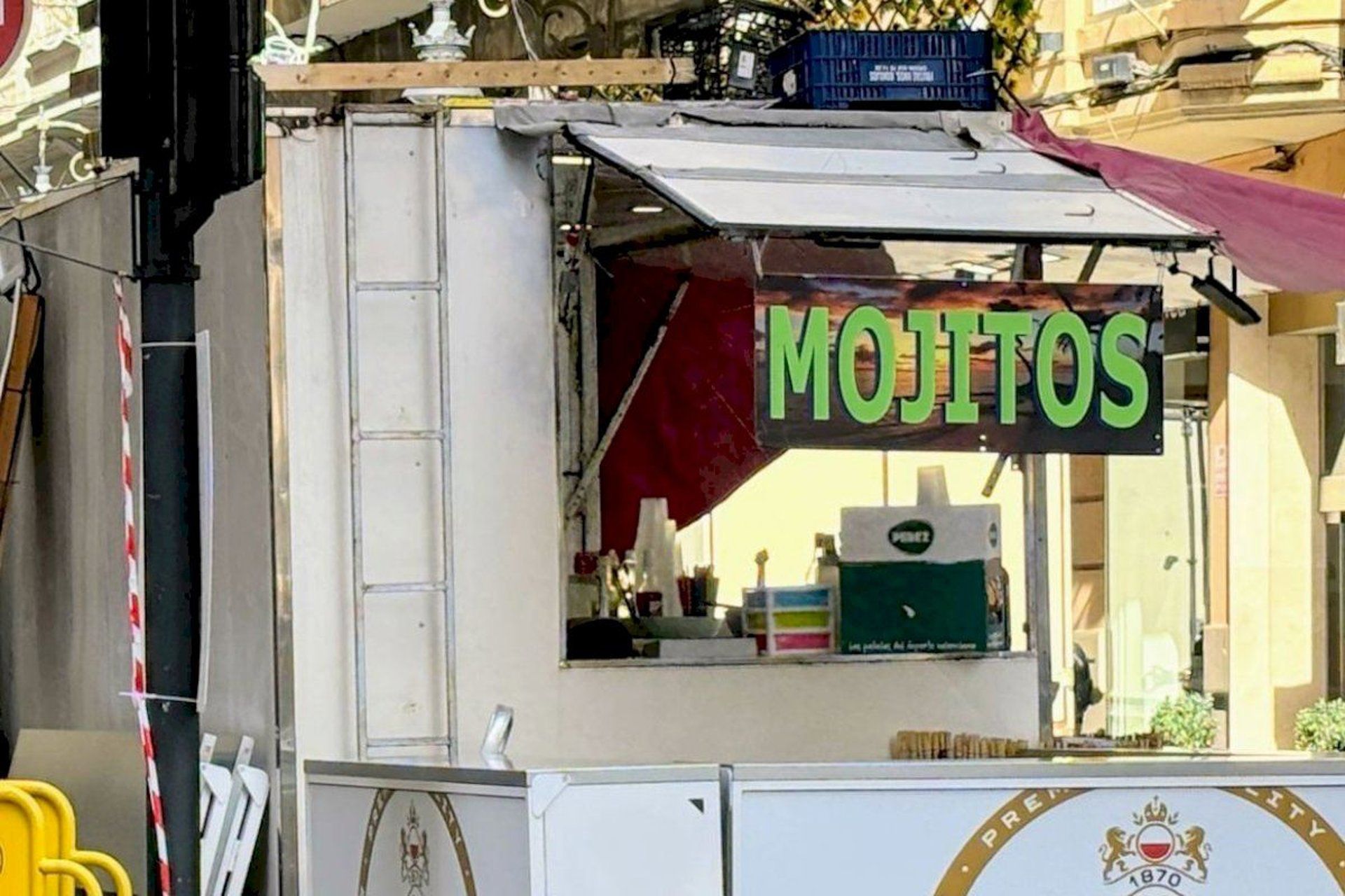 Puesto de mojitos en Fallas.