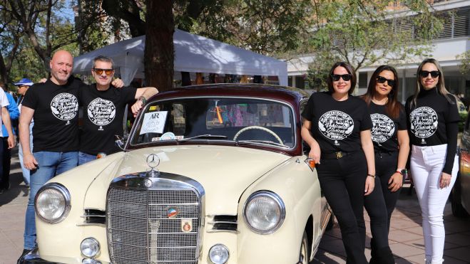 Concentració cotxes clàssics en Moncada 2025