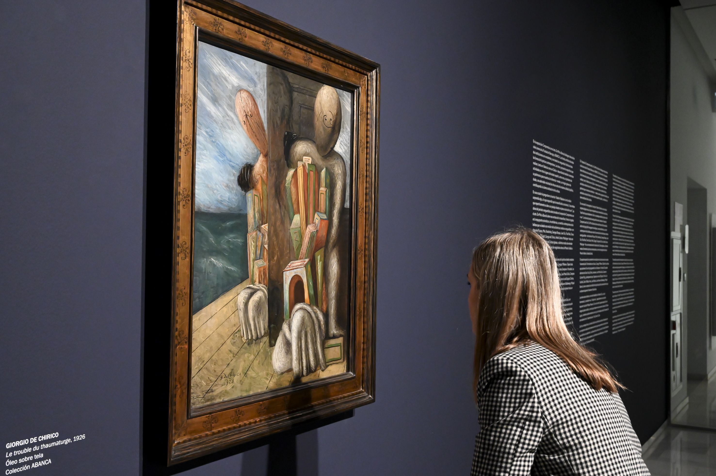 'Compromiso con el arte. De Miró a Barceló'. Observando detalle en obra de Giorgio De Chirico