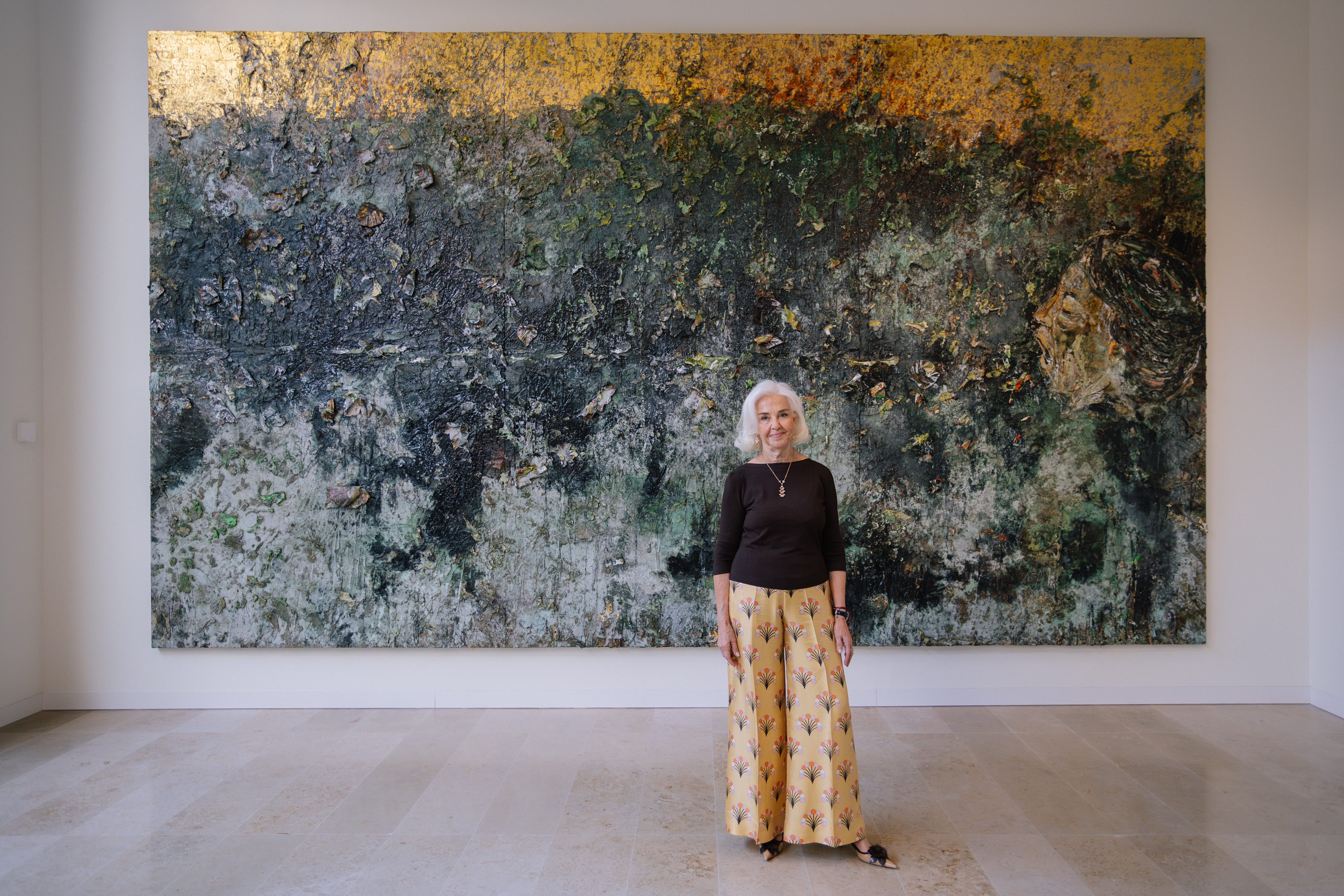 Hortensia Herrero con una obra de Anselm Kiefer - Centro de Arte Hortensia Herrero