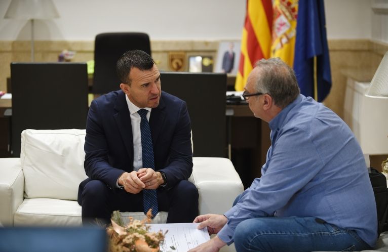 Mompo con alcalde de Manuel foto Abulaila  4 