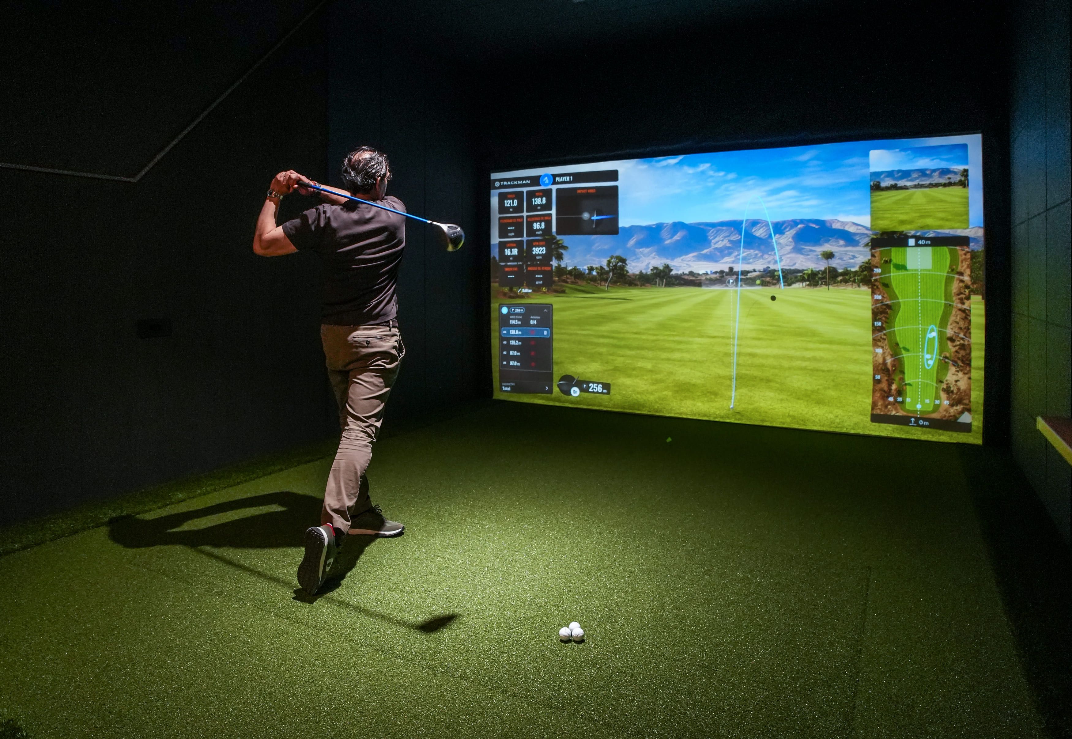 Simulador de golf a Five Iron Golf Valencia