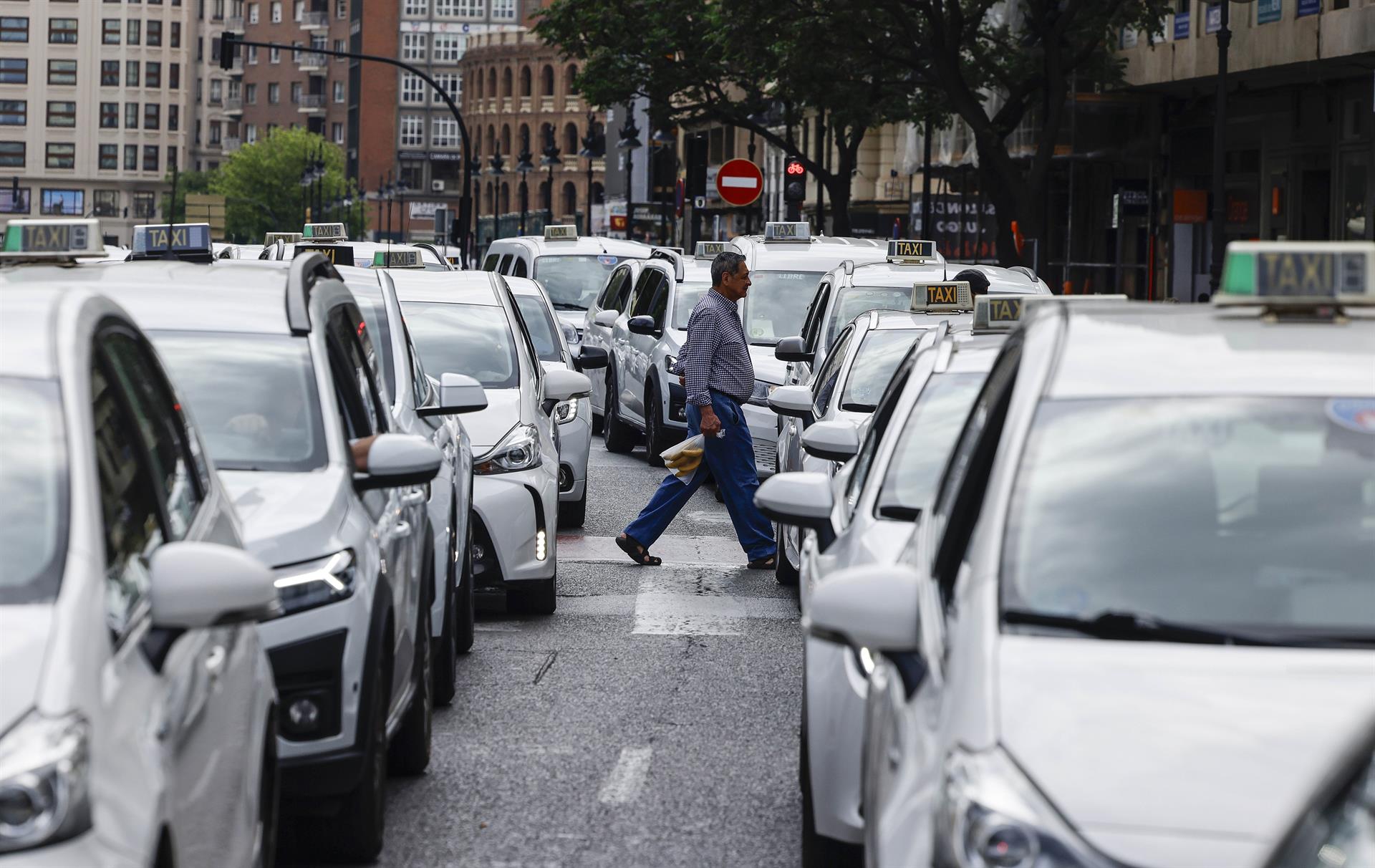 Manifestació de taxistes per València Manifestació de taxistes per València