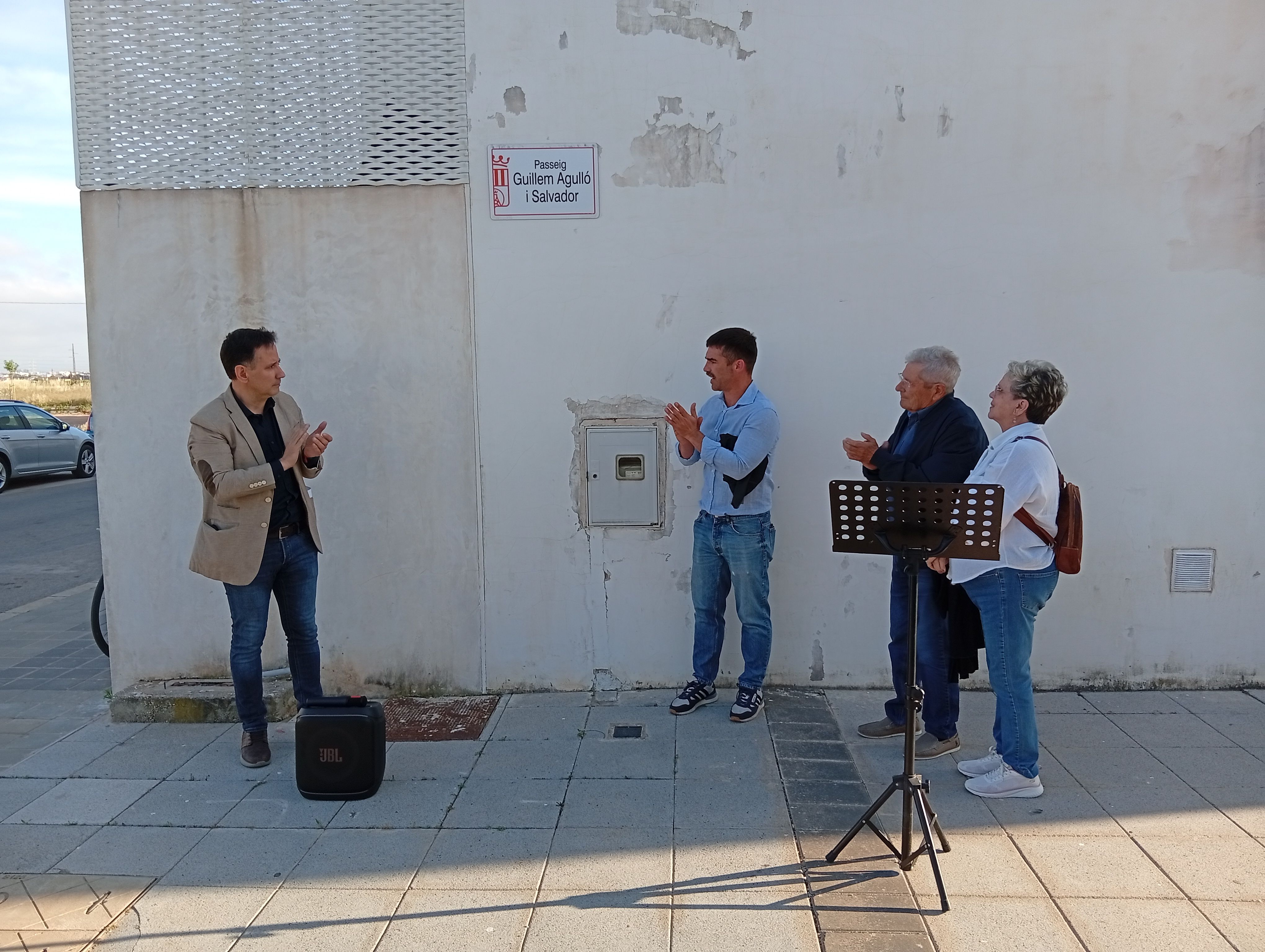 2026 05 21 Els pares de Guillem Agulló i Salvador en la inauguració del passeig amb el seu nom a Foios 2026 05 21 Els pares de Guillem Agulló i Salvador en la inauguració del passeig amb el seu nom a Foios