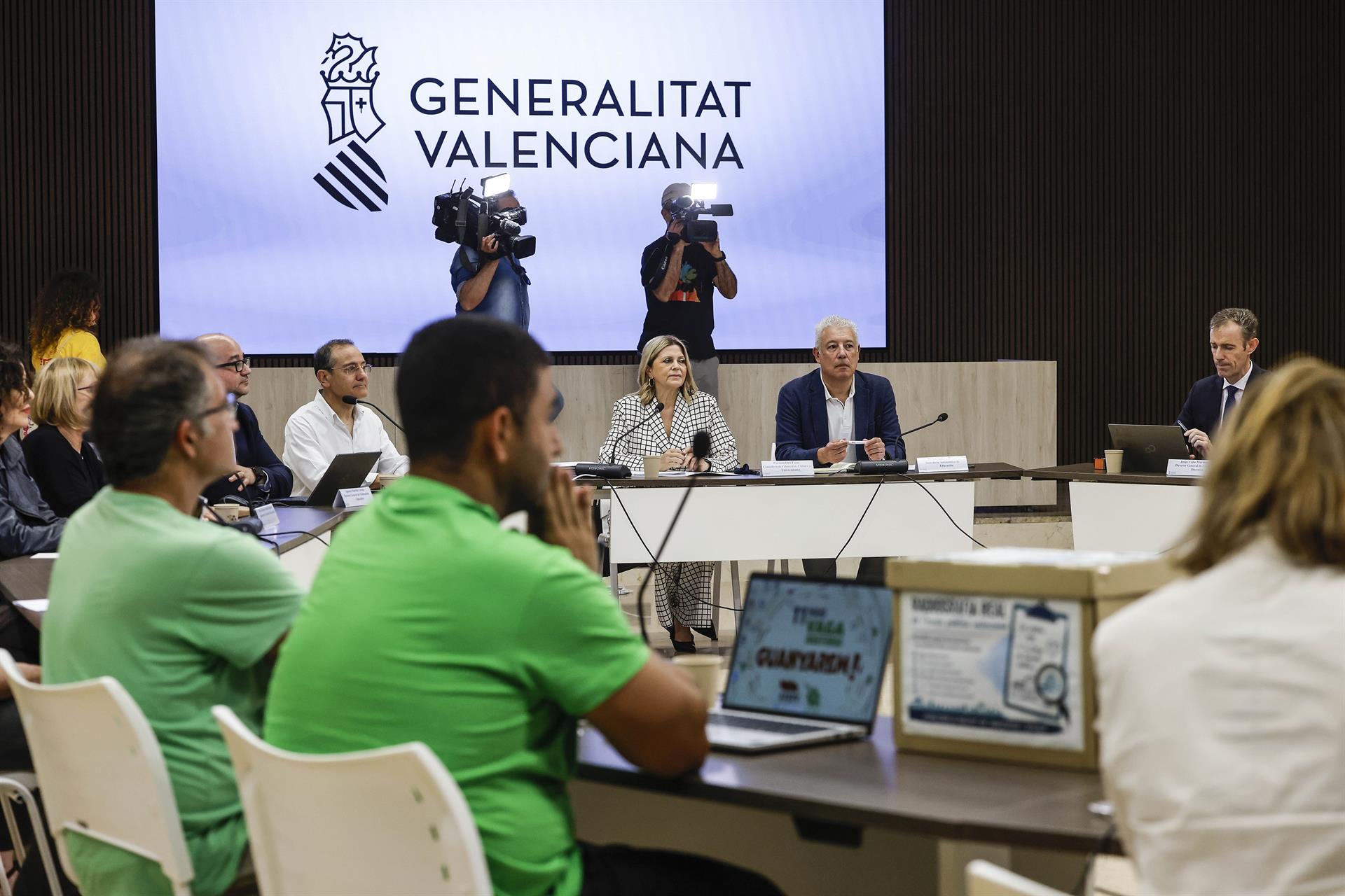 Mesa negociación entre sindicatos y Educación Mesa negociación entre sindicatos y Educación