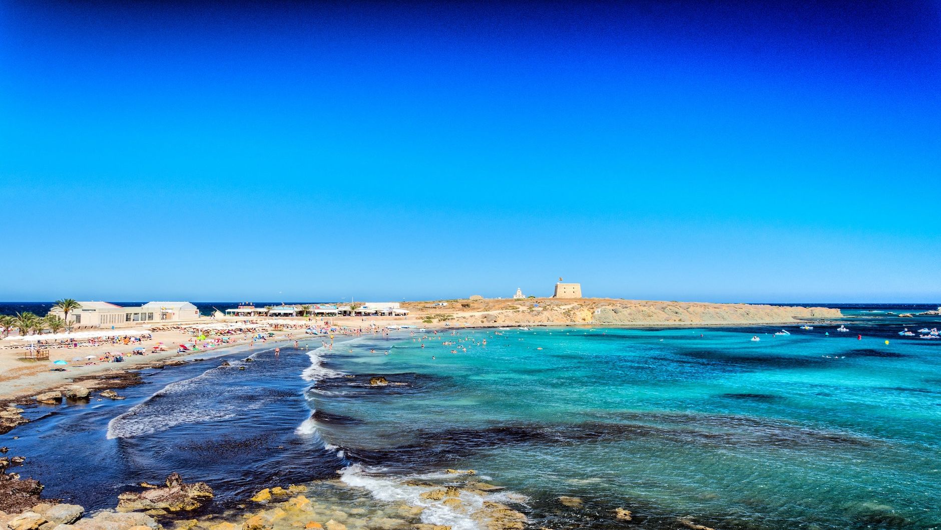 La isla habitada más pequeña de España conquista a National Geographic: 30 hectáreas entre murallas y posidonias - Imagen:Adrian GM (flickr) La isla habitada más pequeña de España conquista a National Geographic: 30 hectáreas entre murallas y posidonias - Imagen:Adrian GM (flickr)