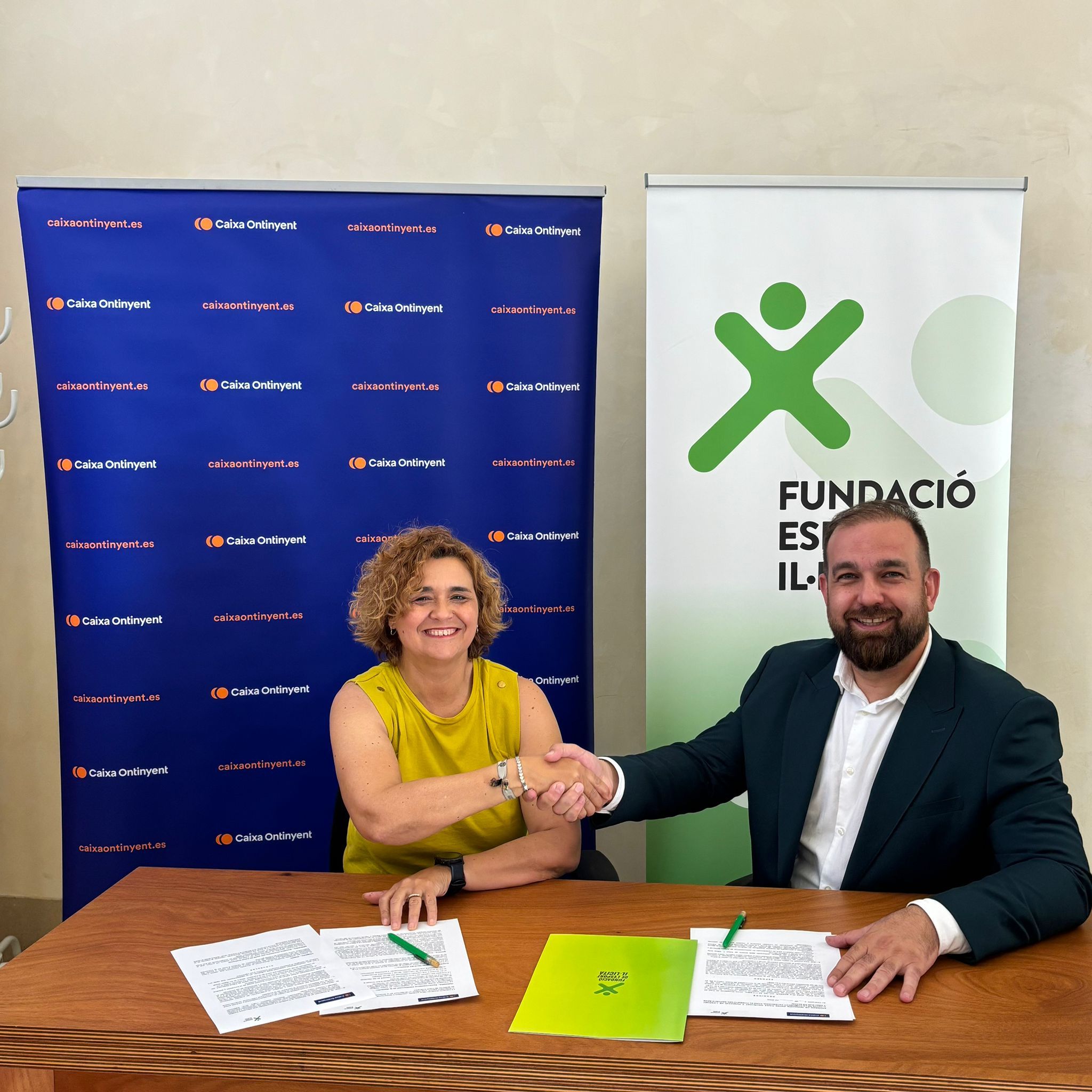 Caixa Ontinyent firma un acord amb la Fundació Esport Il·licità