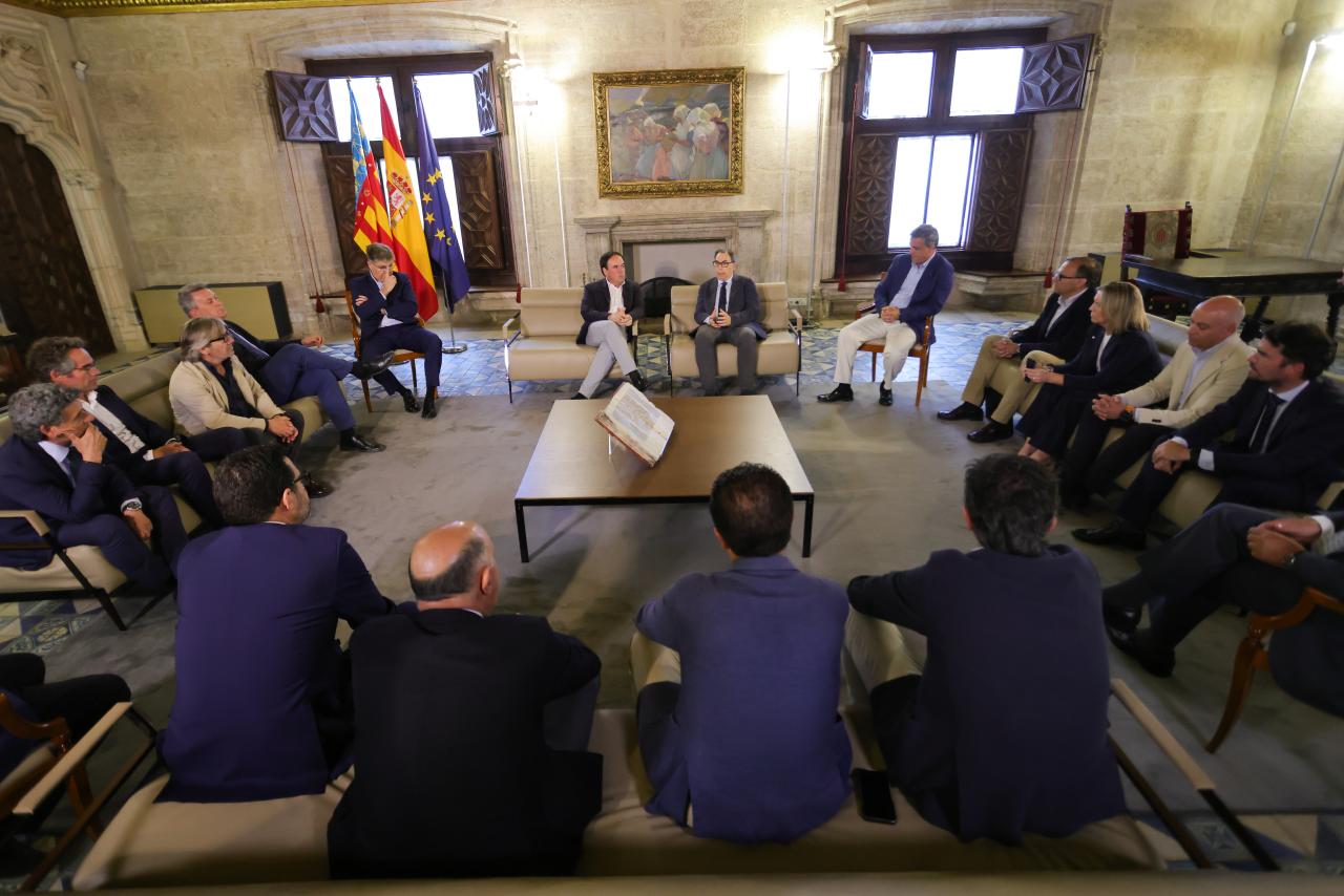 Reunió del President Pérez Llorca amb constructors. Reunió del President Pérez Llorca amb constructors.